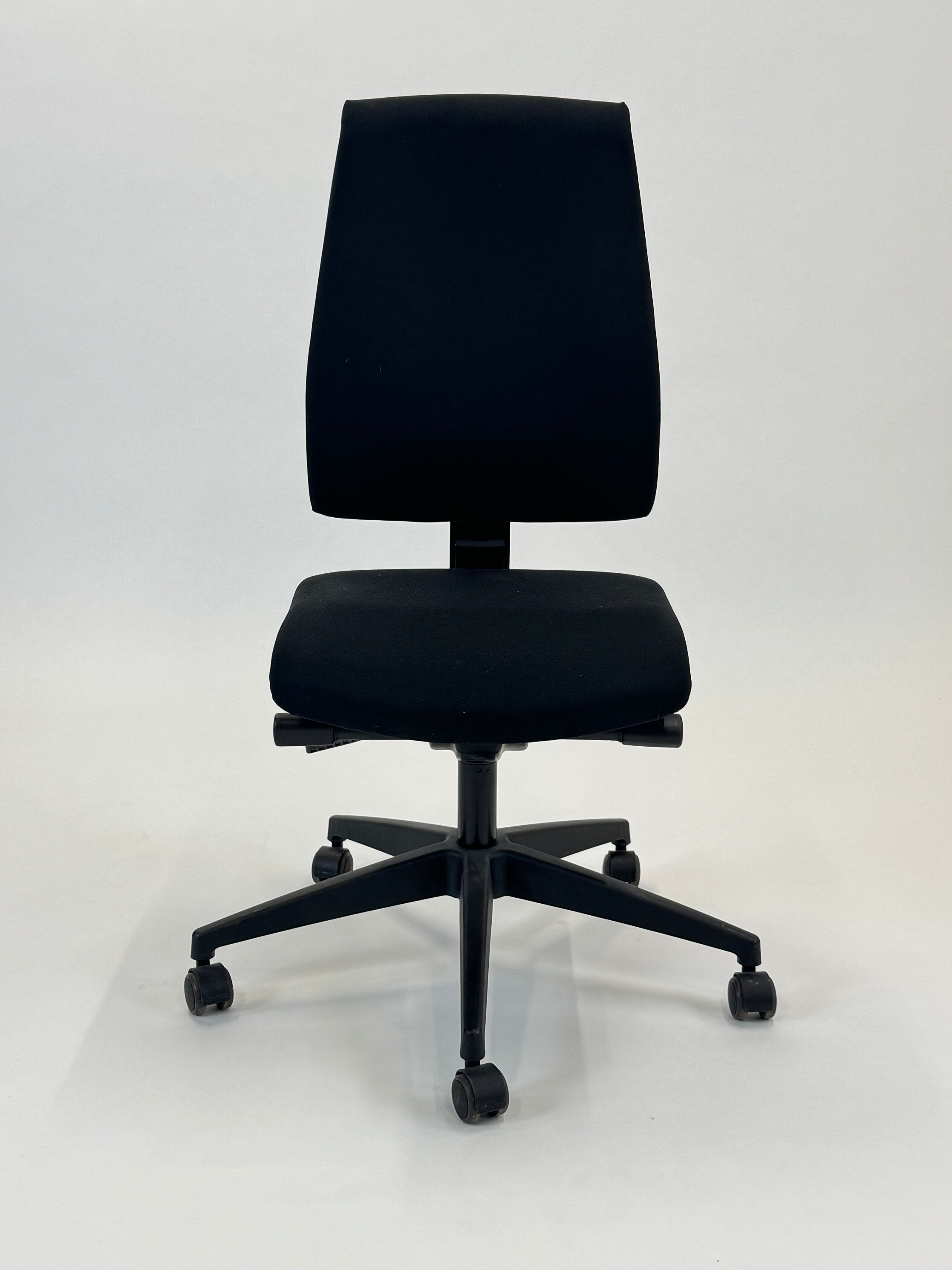 Interstuhl | Geos 16G2