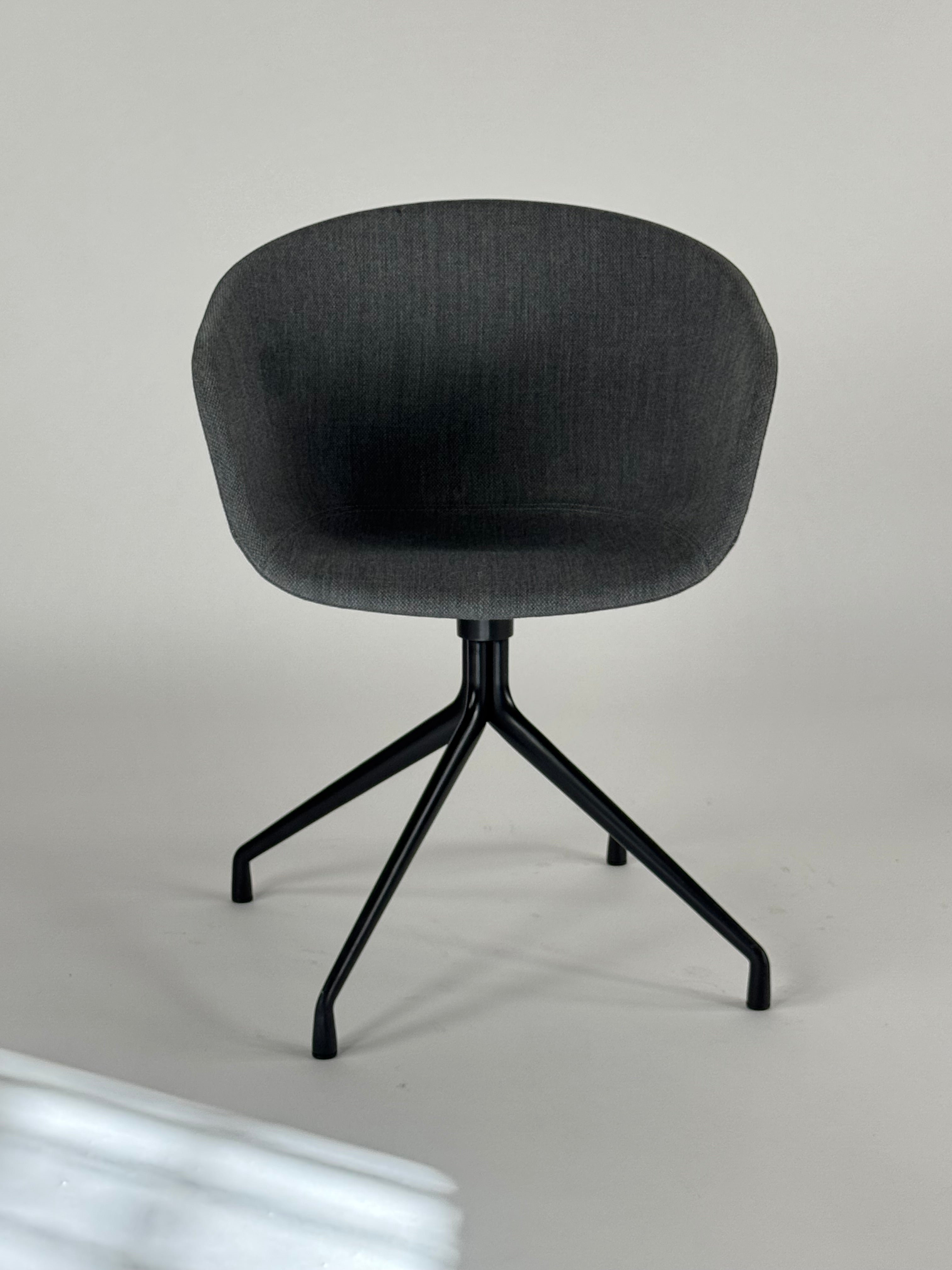 HAY AAC 21 Stol – Mørkegrå