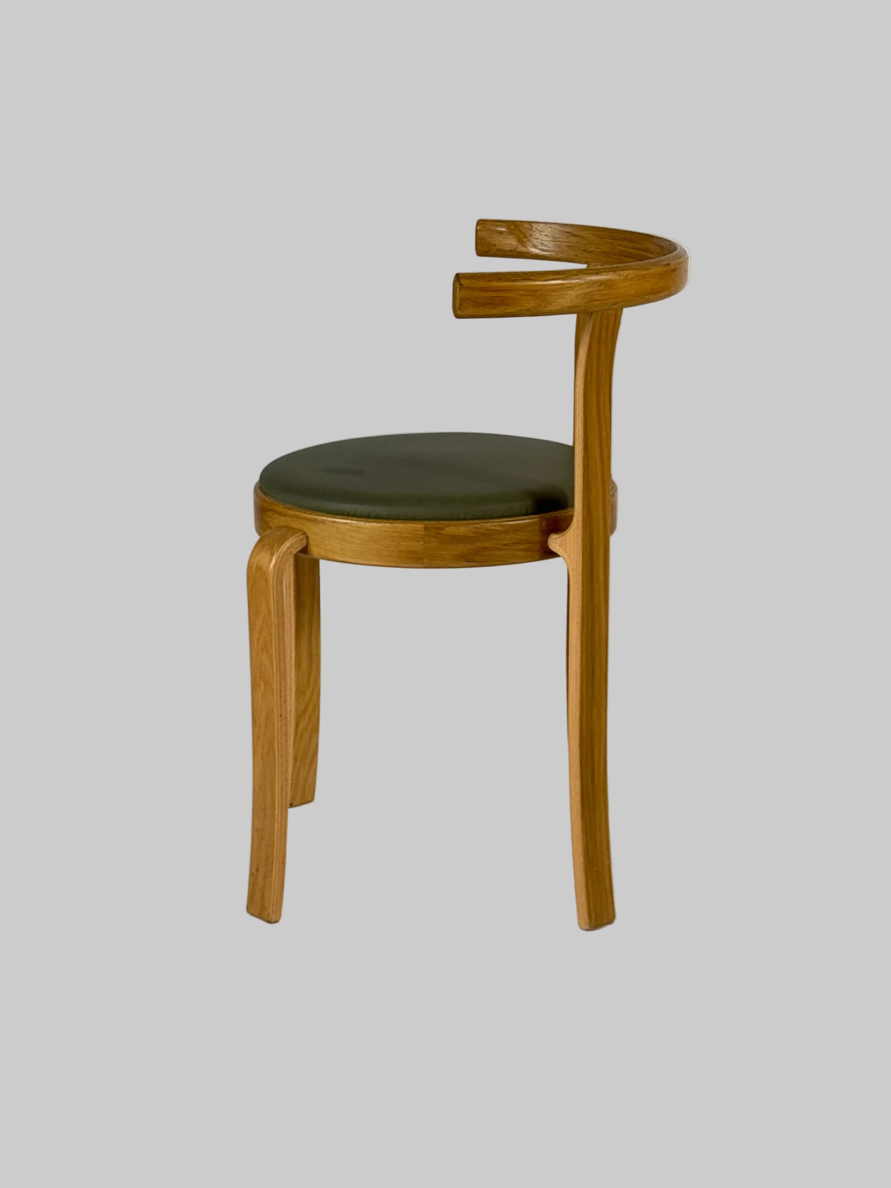 Magnus Olesen 8000 Series Stol – Mørkegrøn/Eg Stel