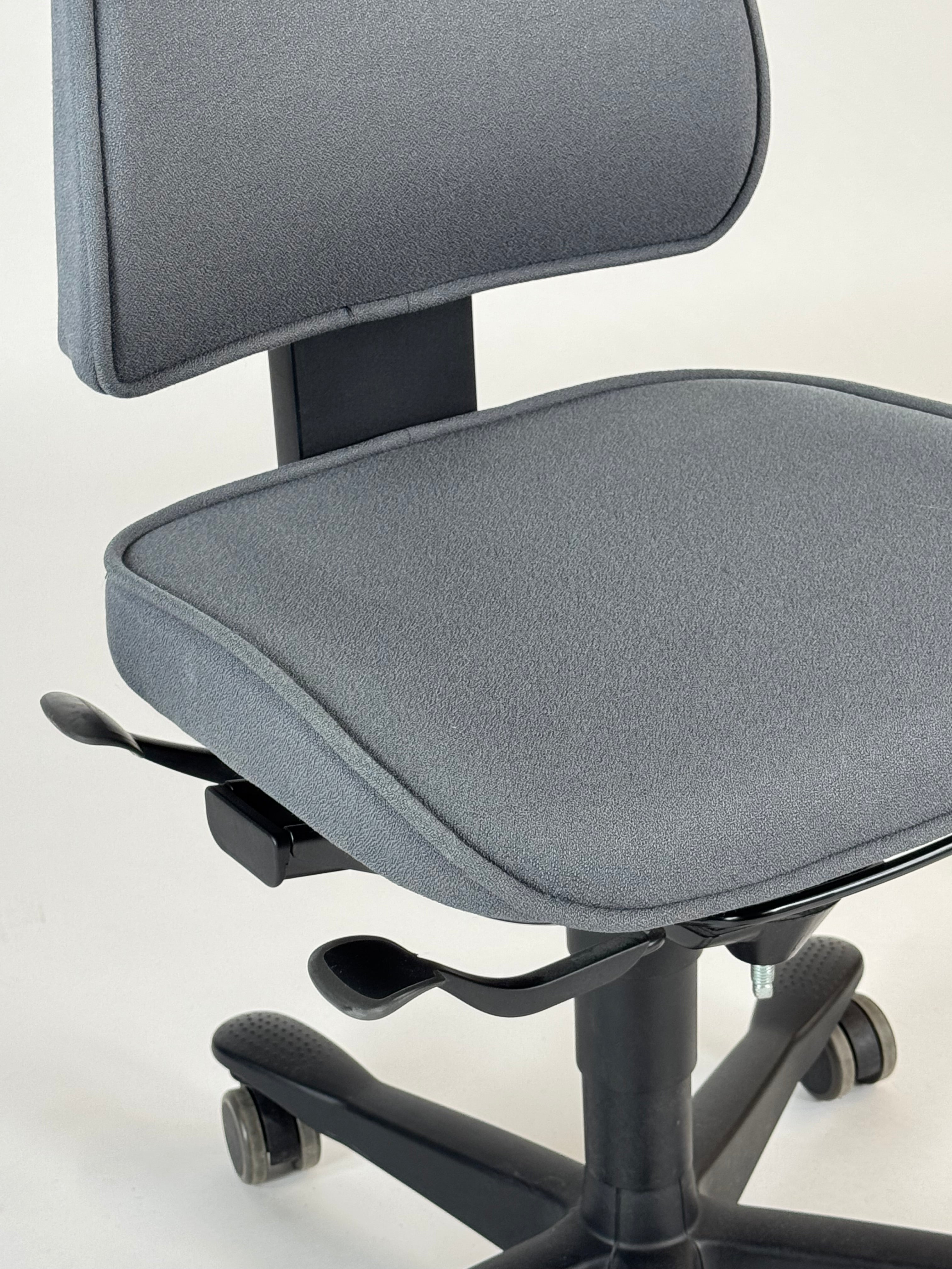 Kinnarps Free Float 6110 Kontorstol – Grå/Sort Stel