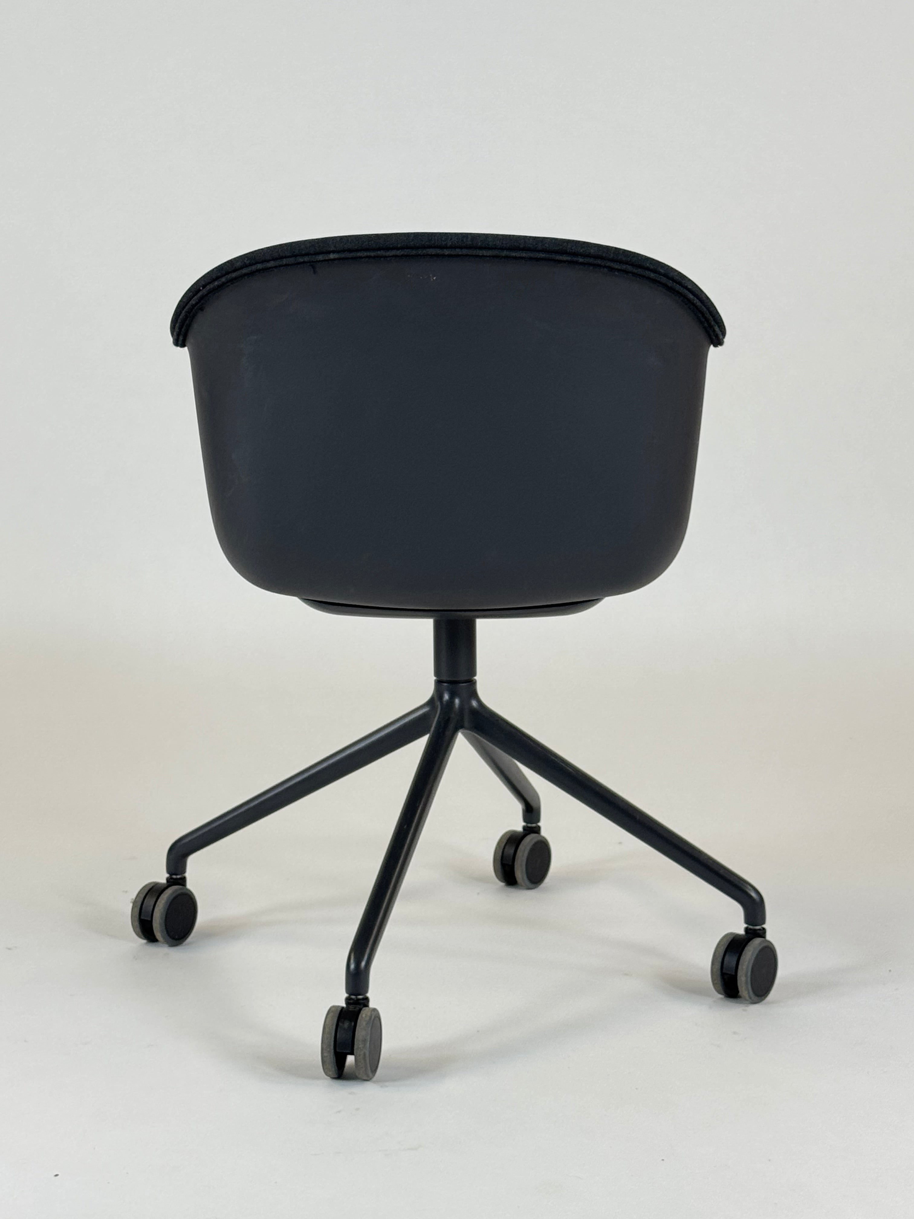 Muuto Fiber Armchair m. Hjul - Sort