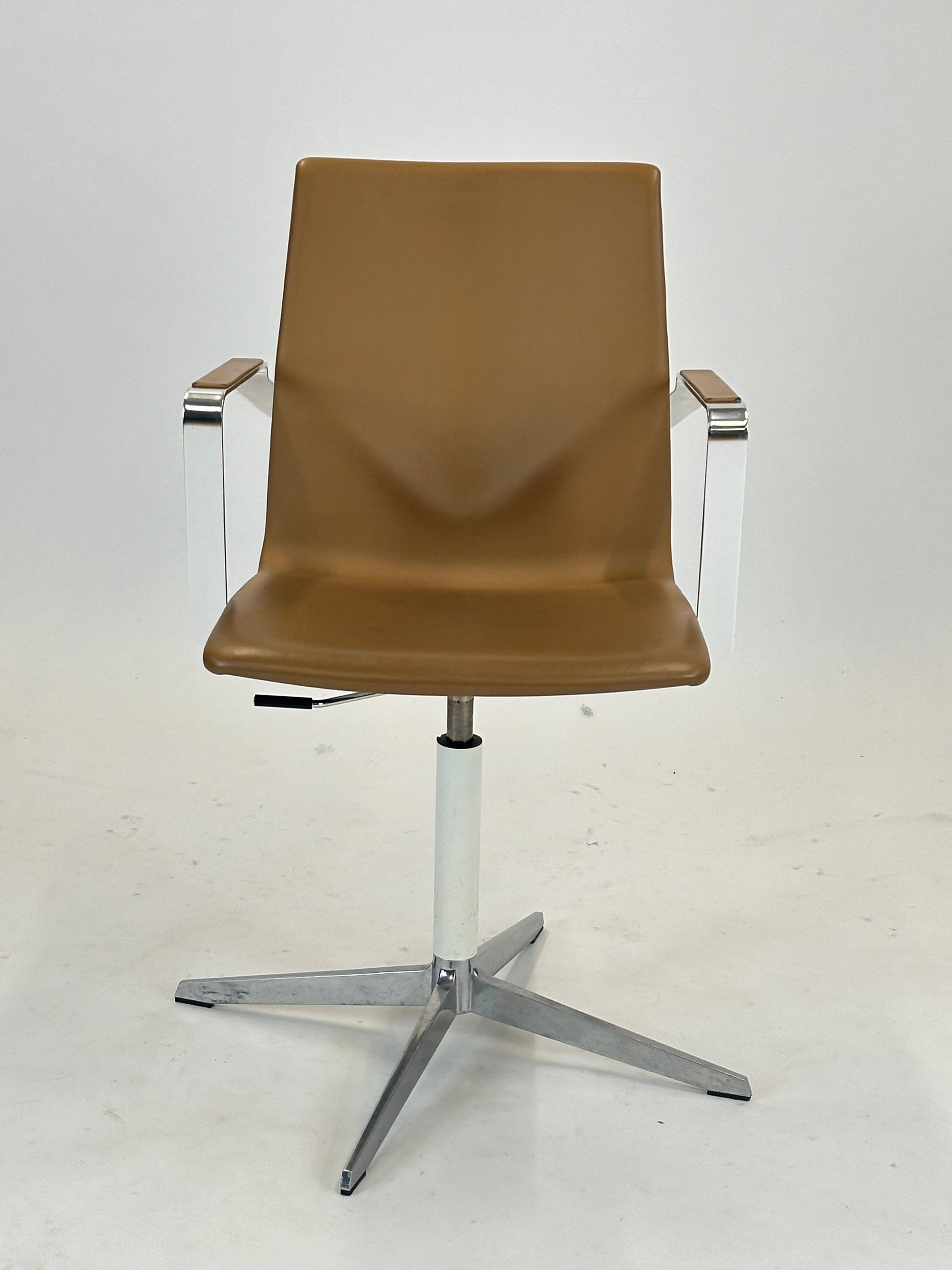 Four Design - 4-Cast® XL Mødestol (Lysebrun)