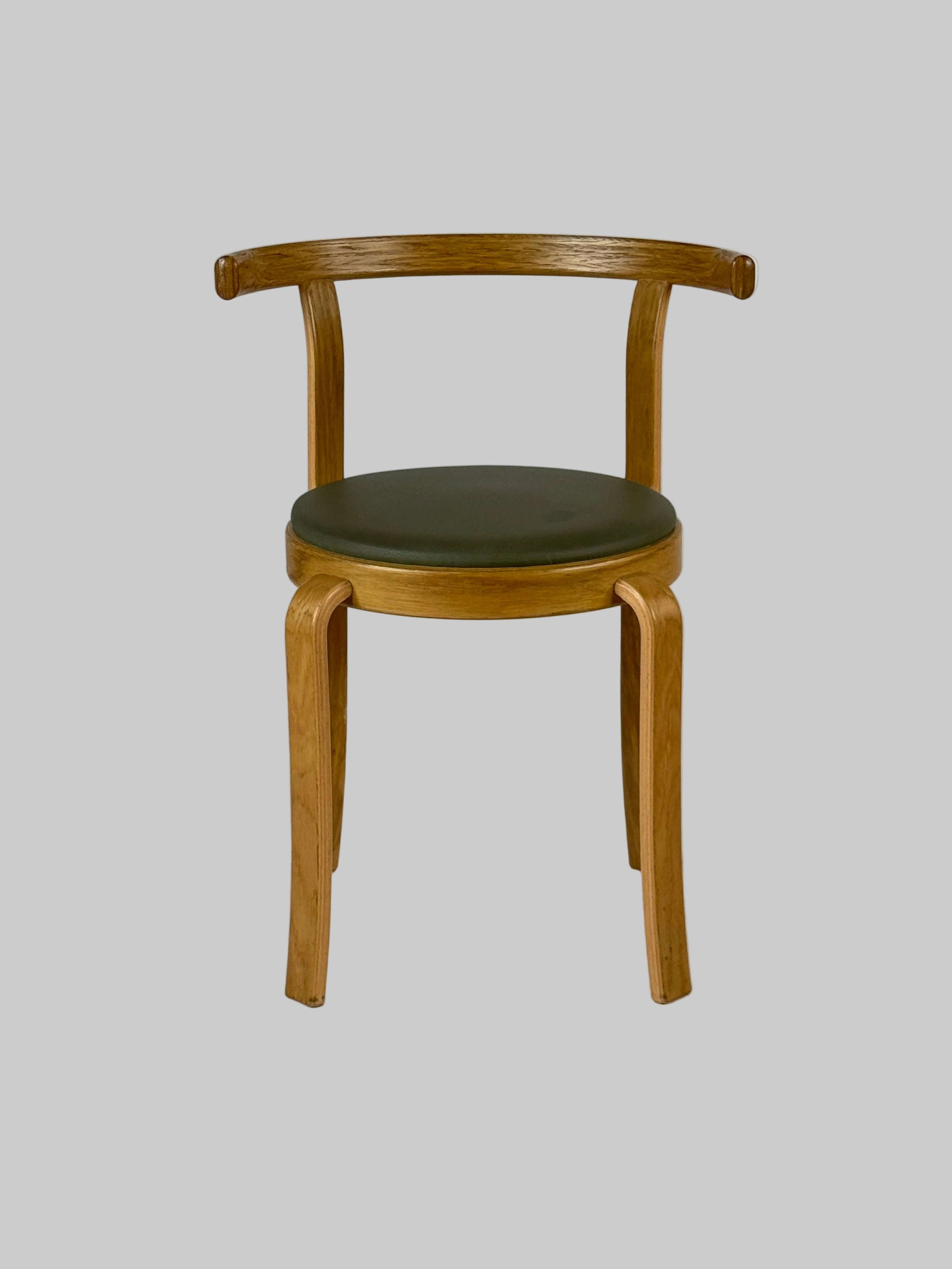 Magnus Olesen 8000 Series Stol – Mørkegrøn/Eg Stel