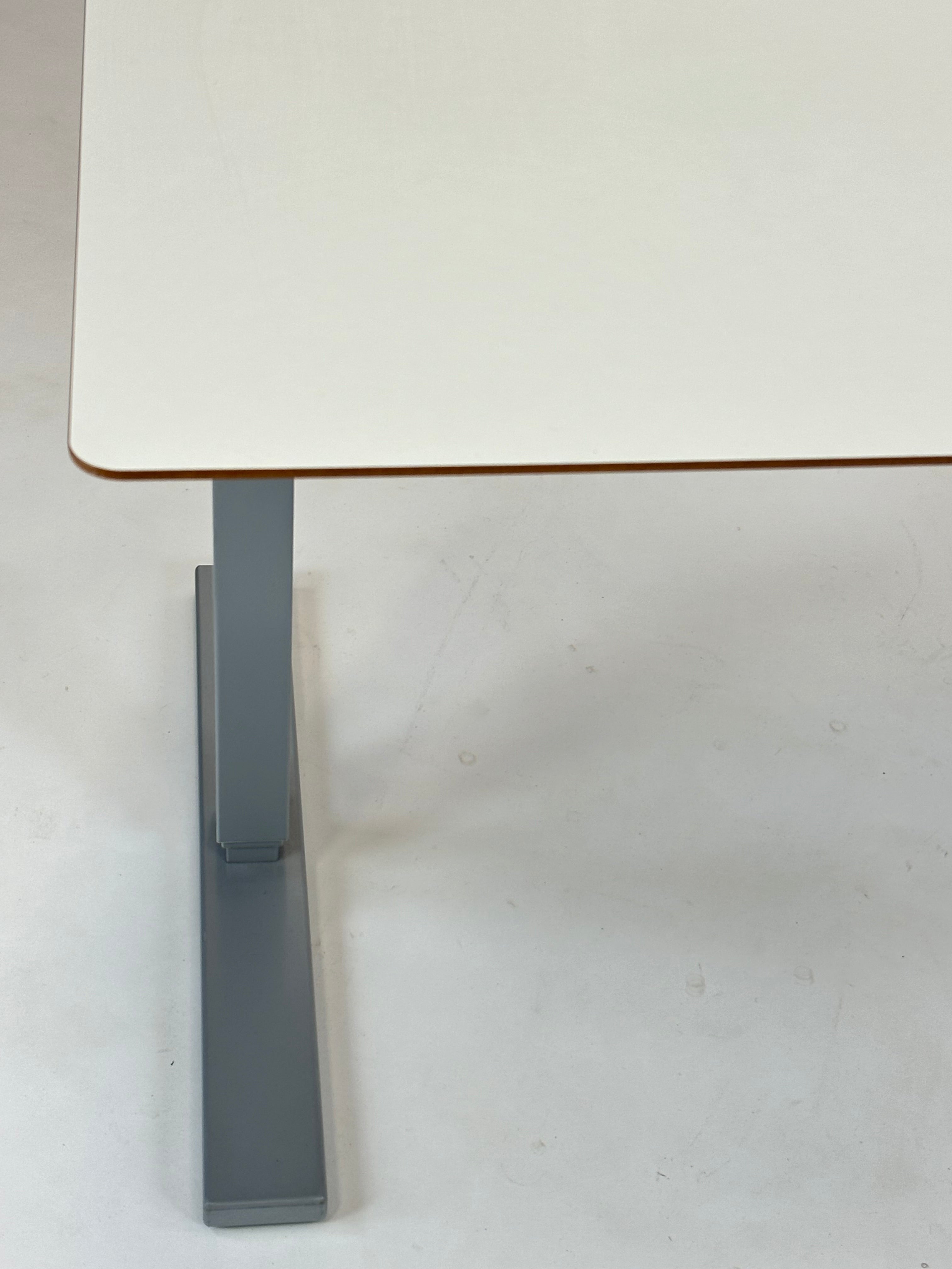Hæve-/sænkebord fra Scan Office