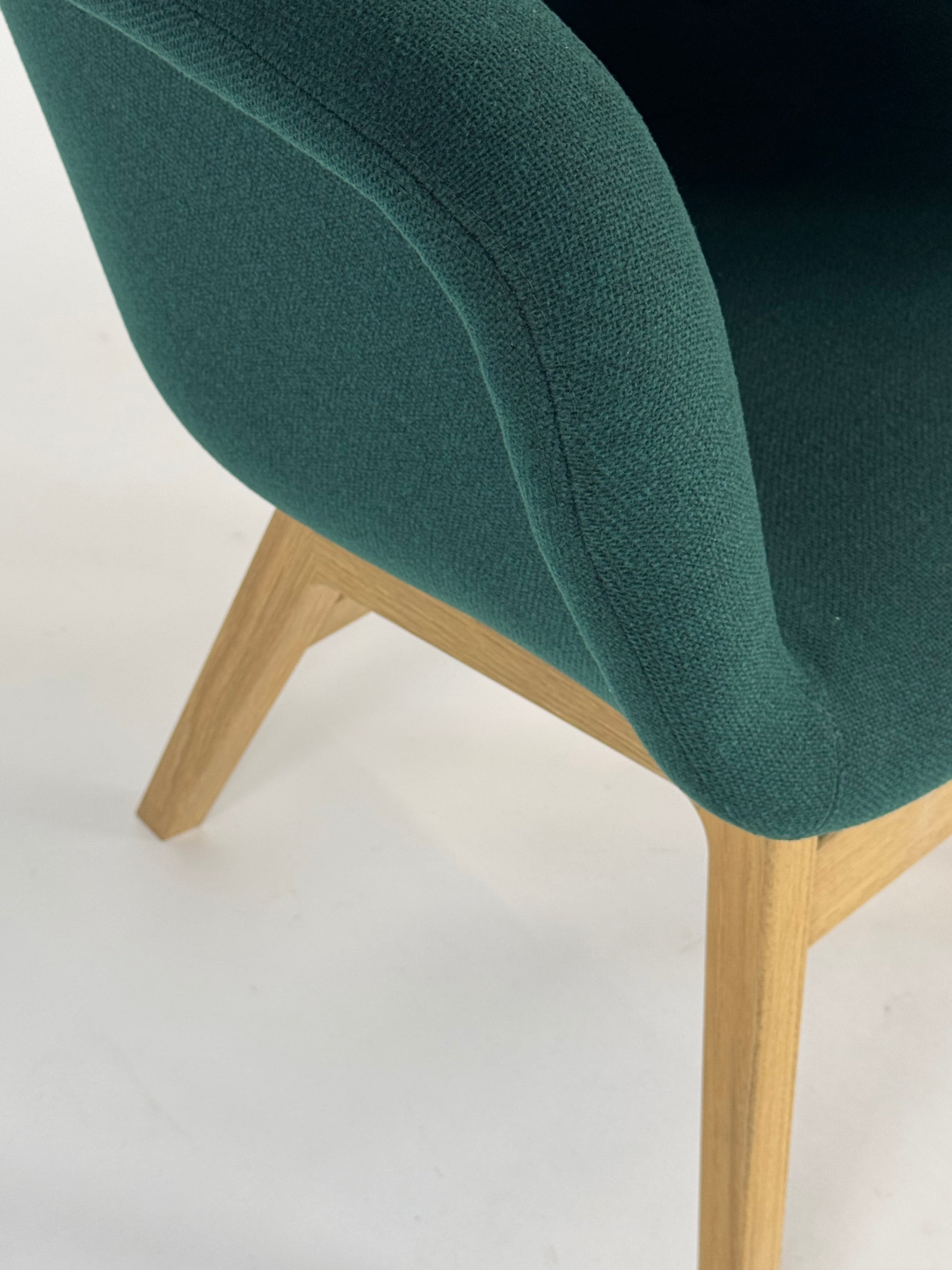 +Halle | Chester Loungestol