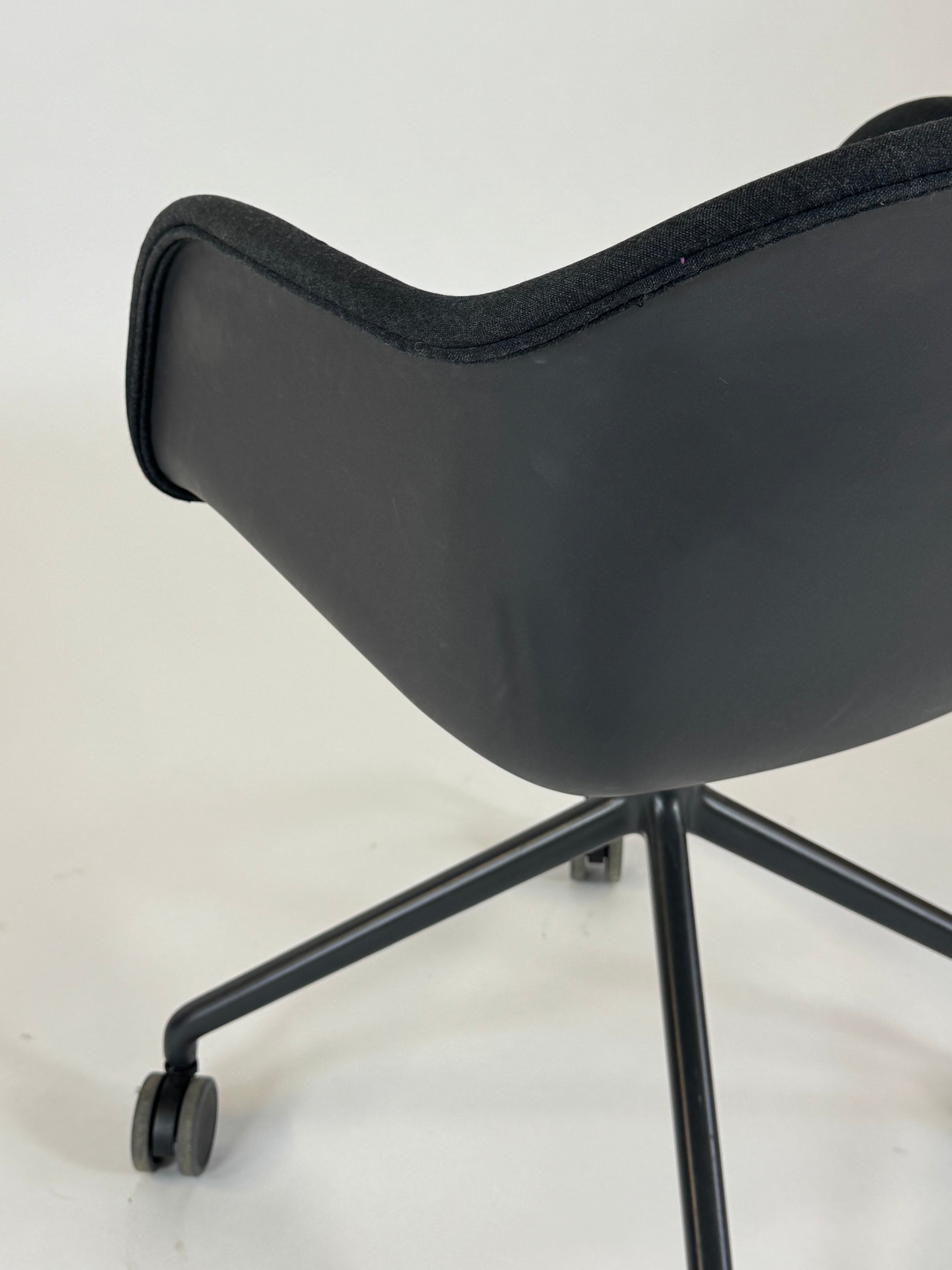 Muuto Fiber Armchair m. Hjul - Sort