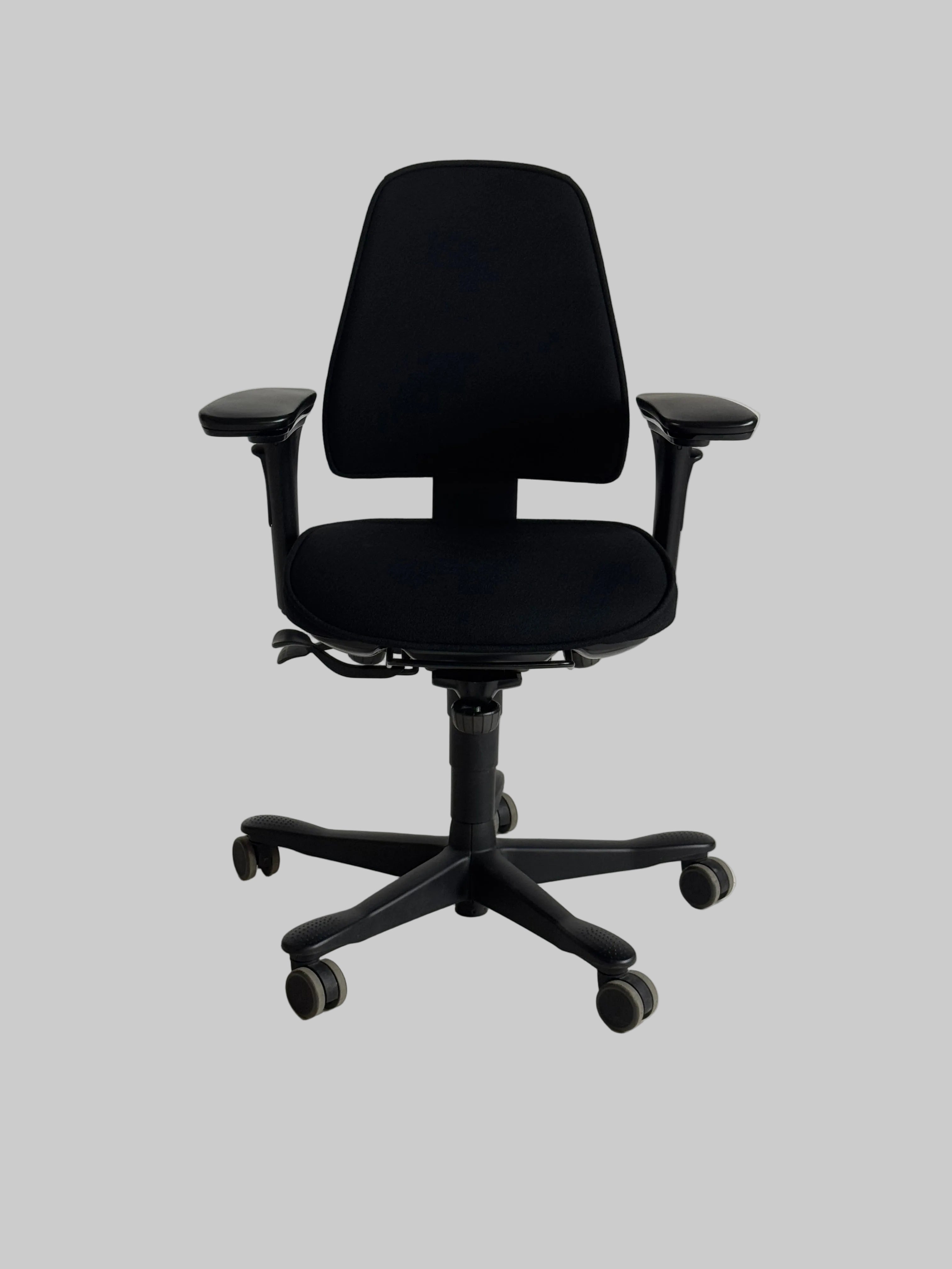 Kinnarps Free Float Kontorstol – Sort m. Armlæn