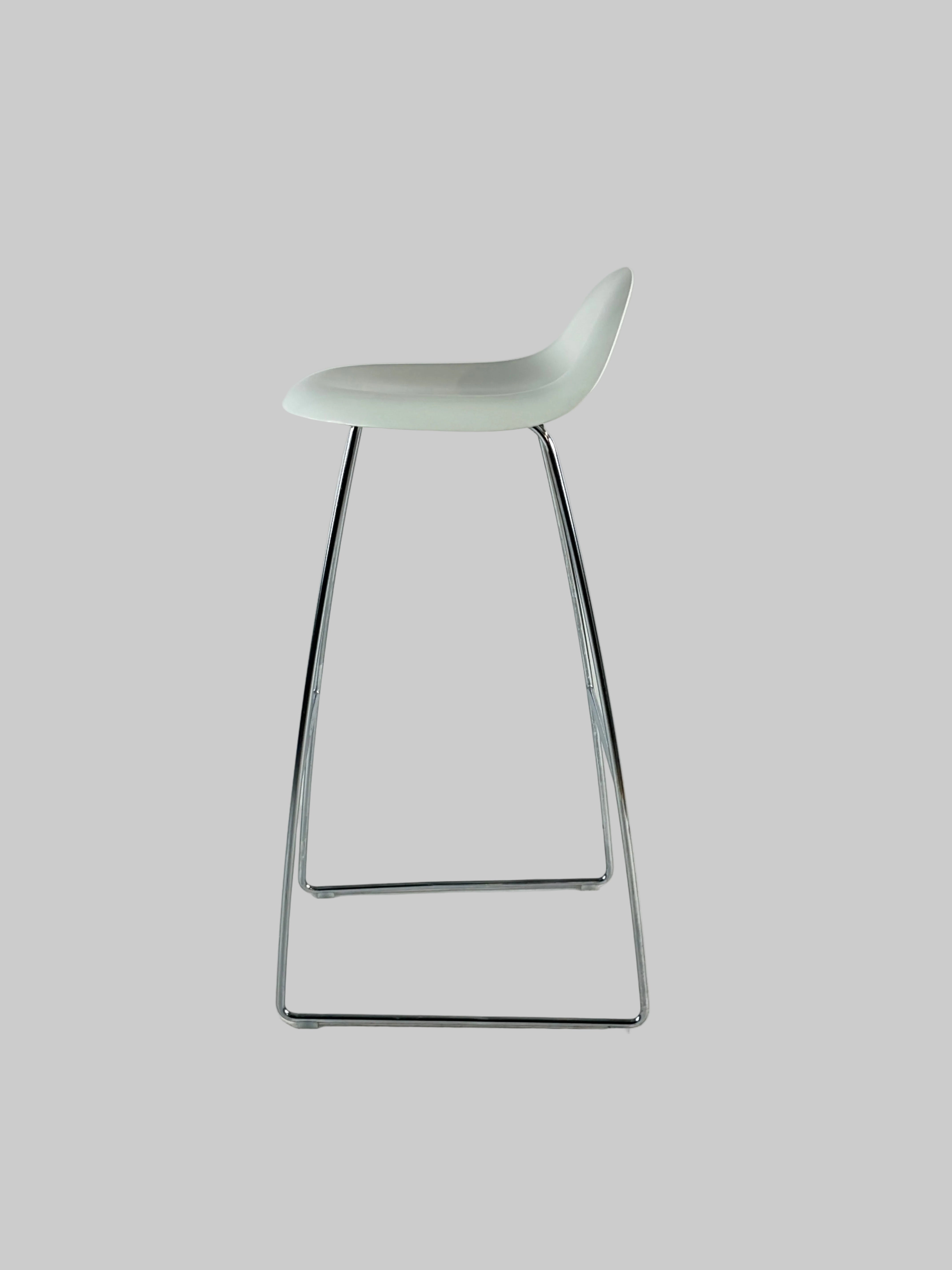 GUBI 3D Bar Stool Barstol – Hvid/Krom Stel SH 75 cm