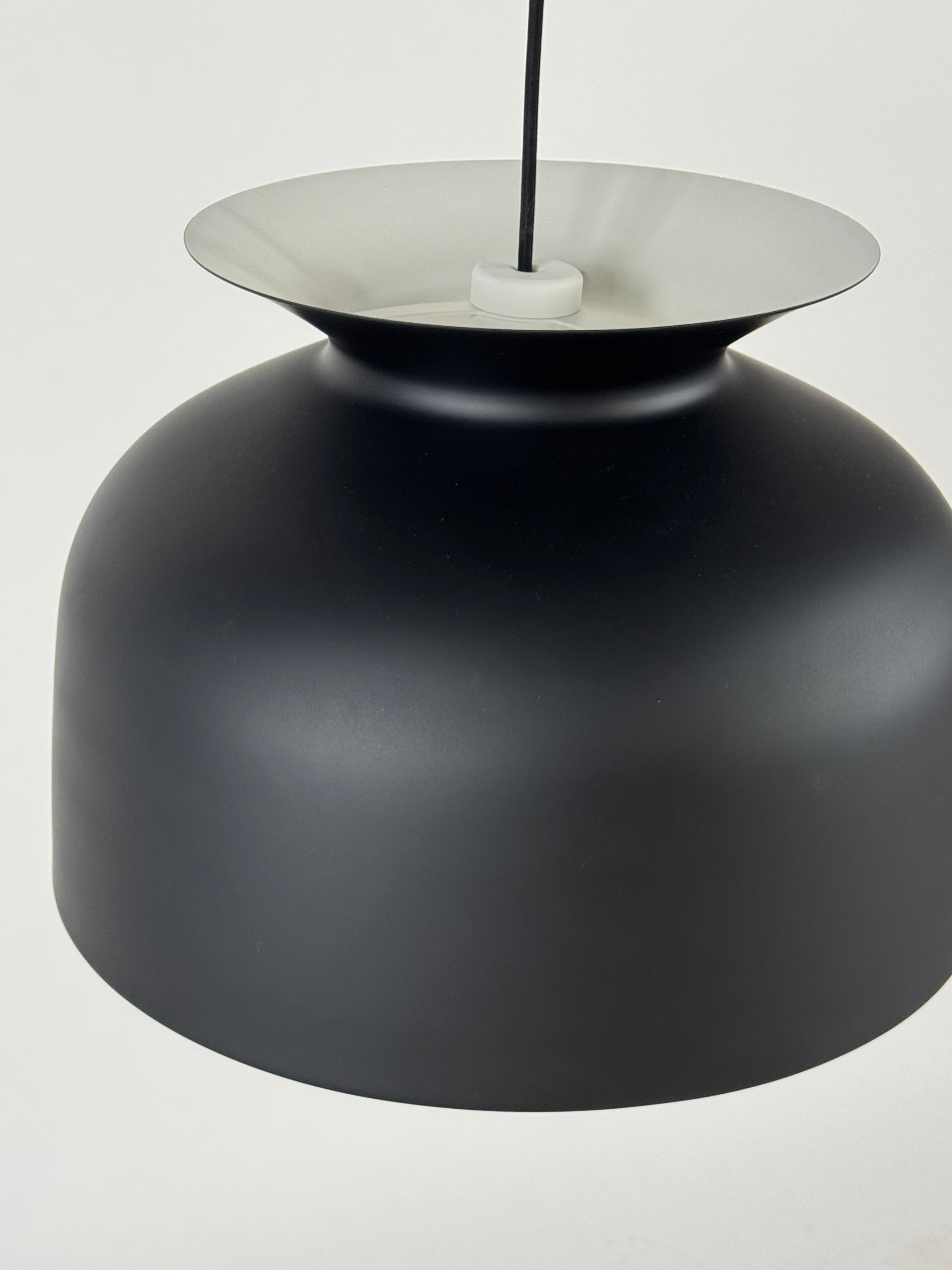 GUBI Ronde Lampe – Sort Ø40 cm
