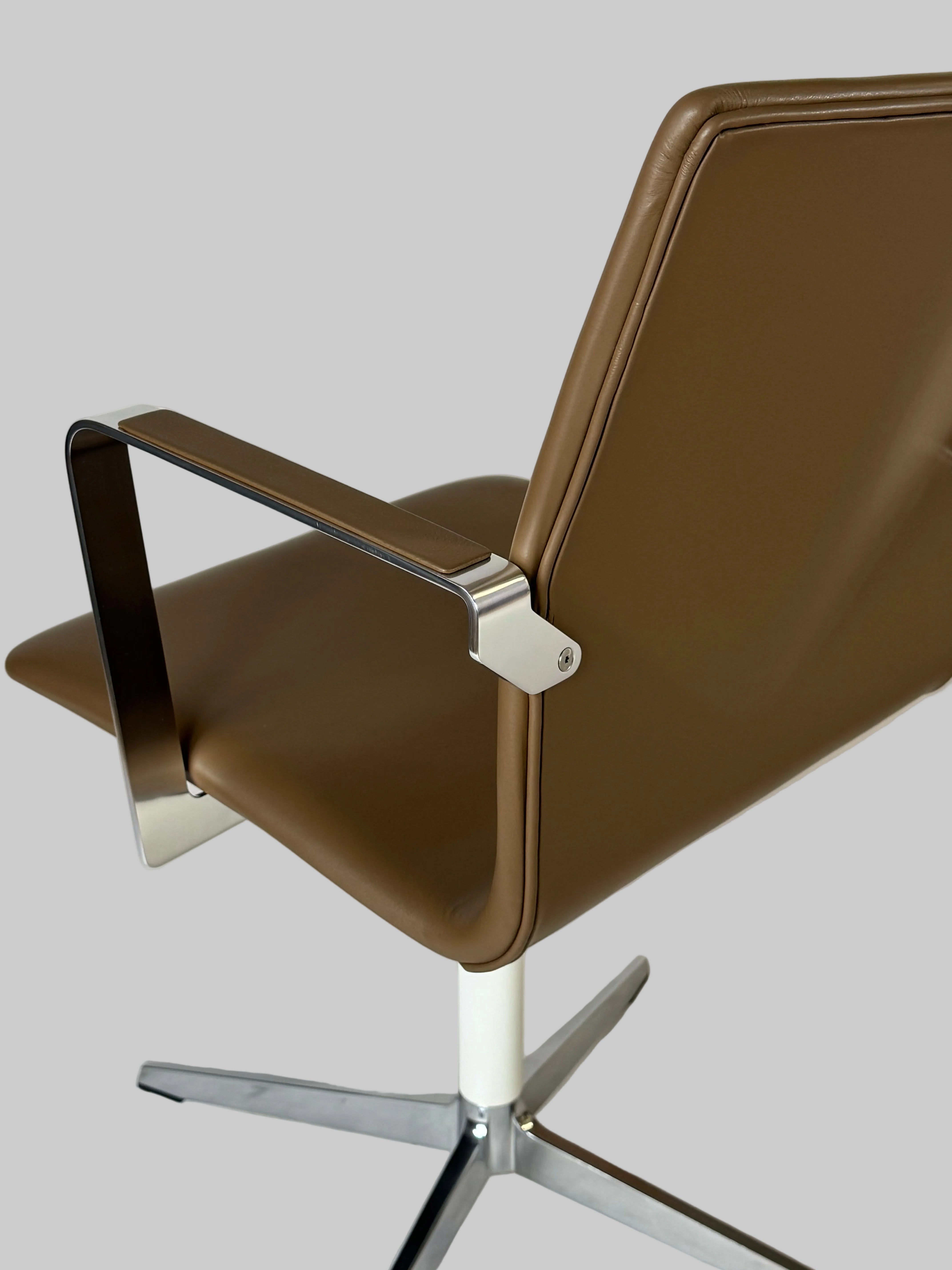 Four Design 4-Cast XL Stol – Mørkebrun med Krom Stel