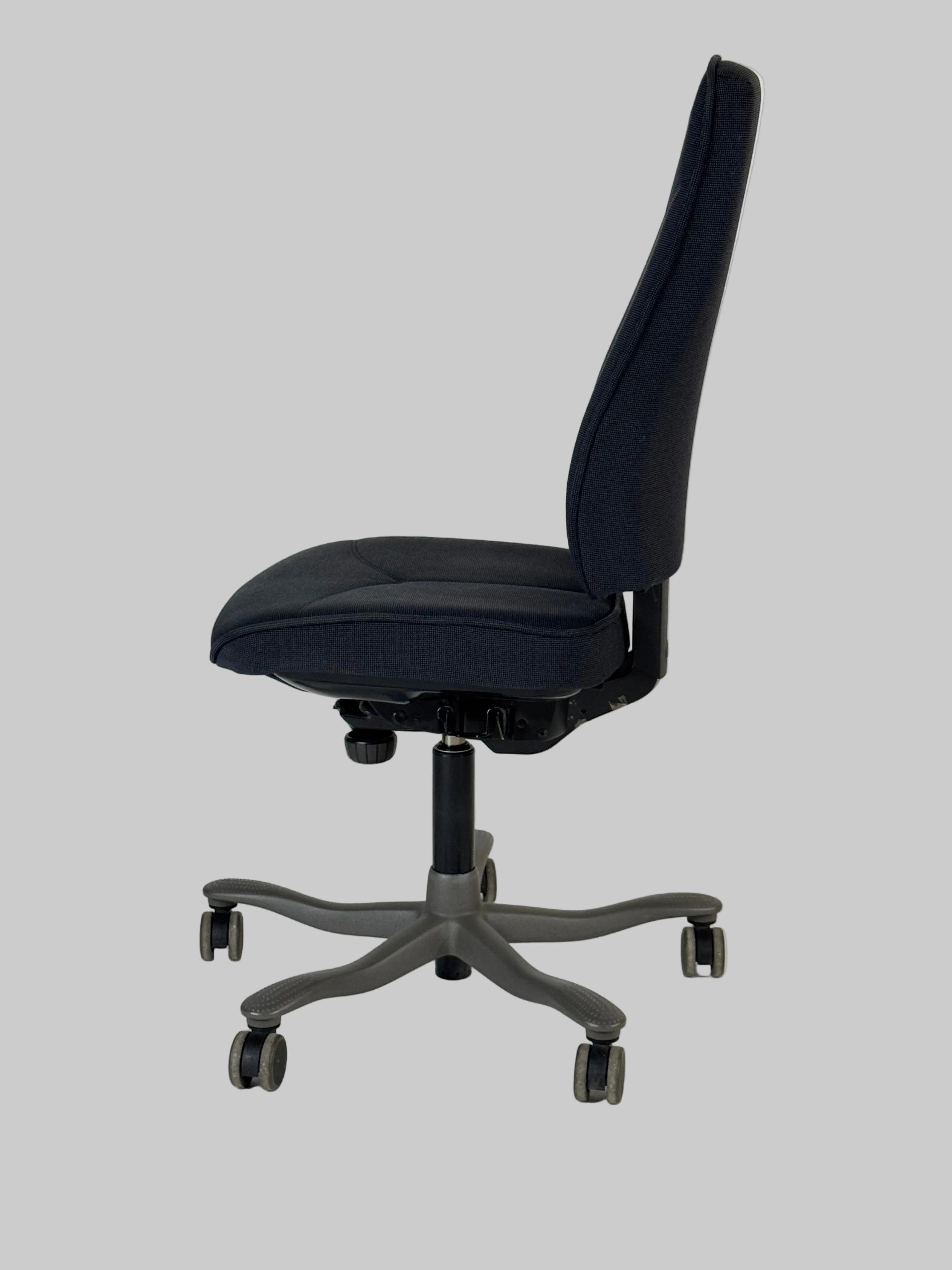 Kinnarps Free Float 6240 – Mørkeblå