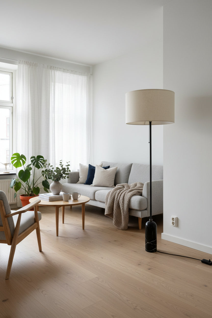 GUBI Gravity Gulvlampe - Beige/Sort Marmor