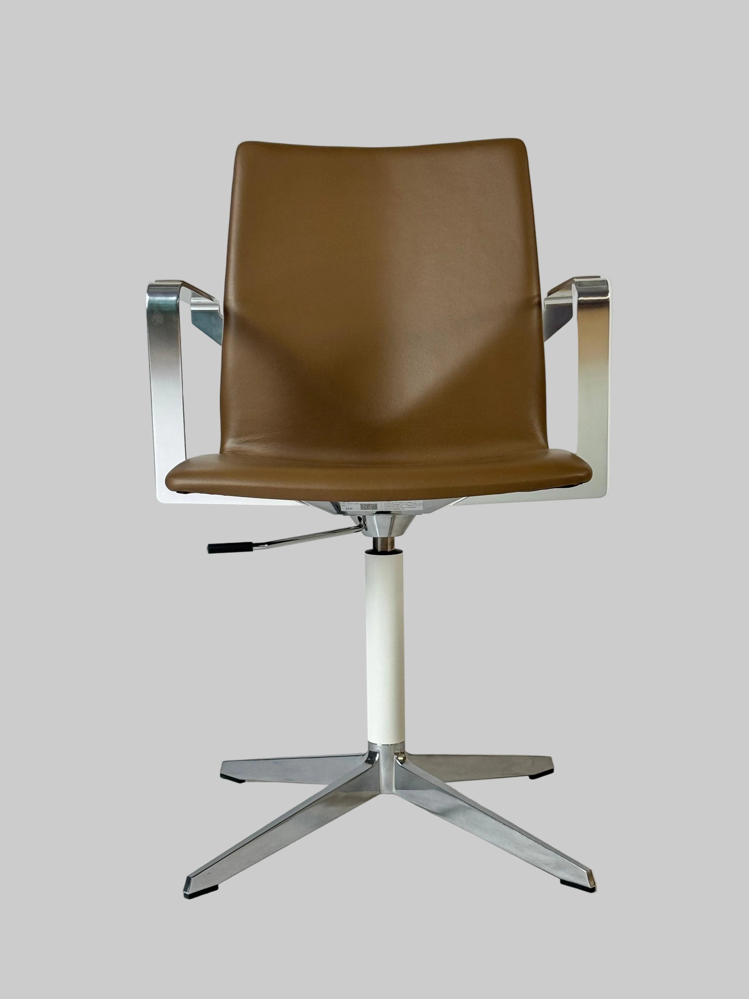 Four Design 4-Cast XL Stol – Mørkebrun med Krom Stel