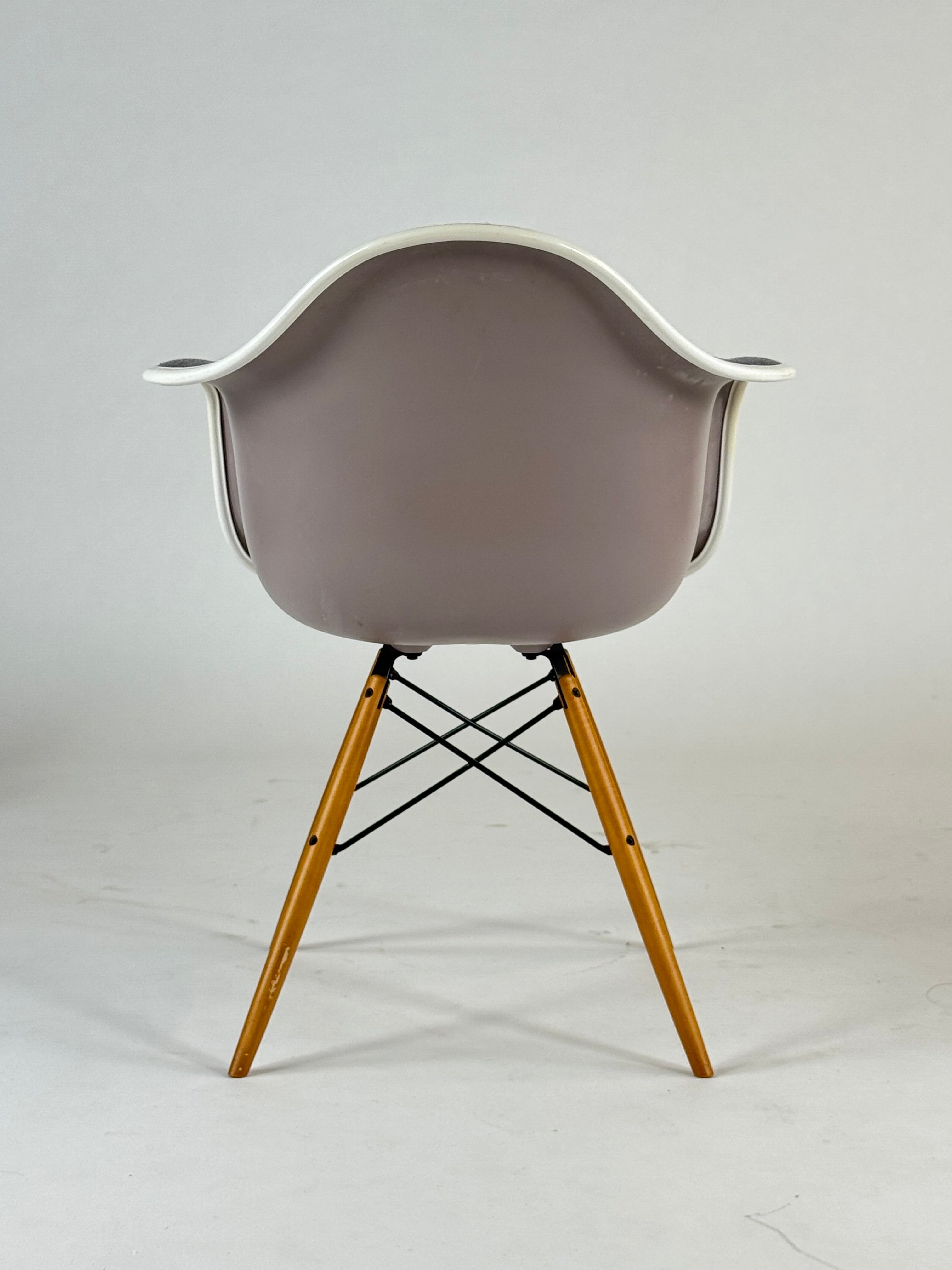 Vitra - Eames Plastic Armchair