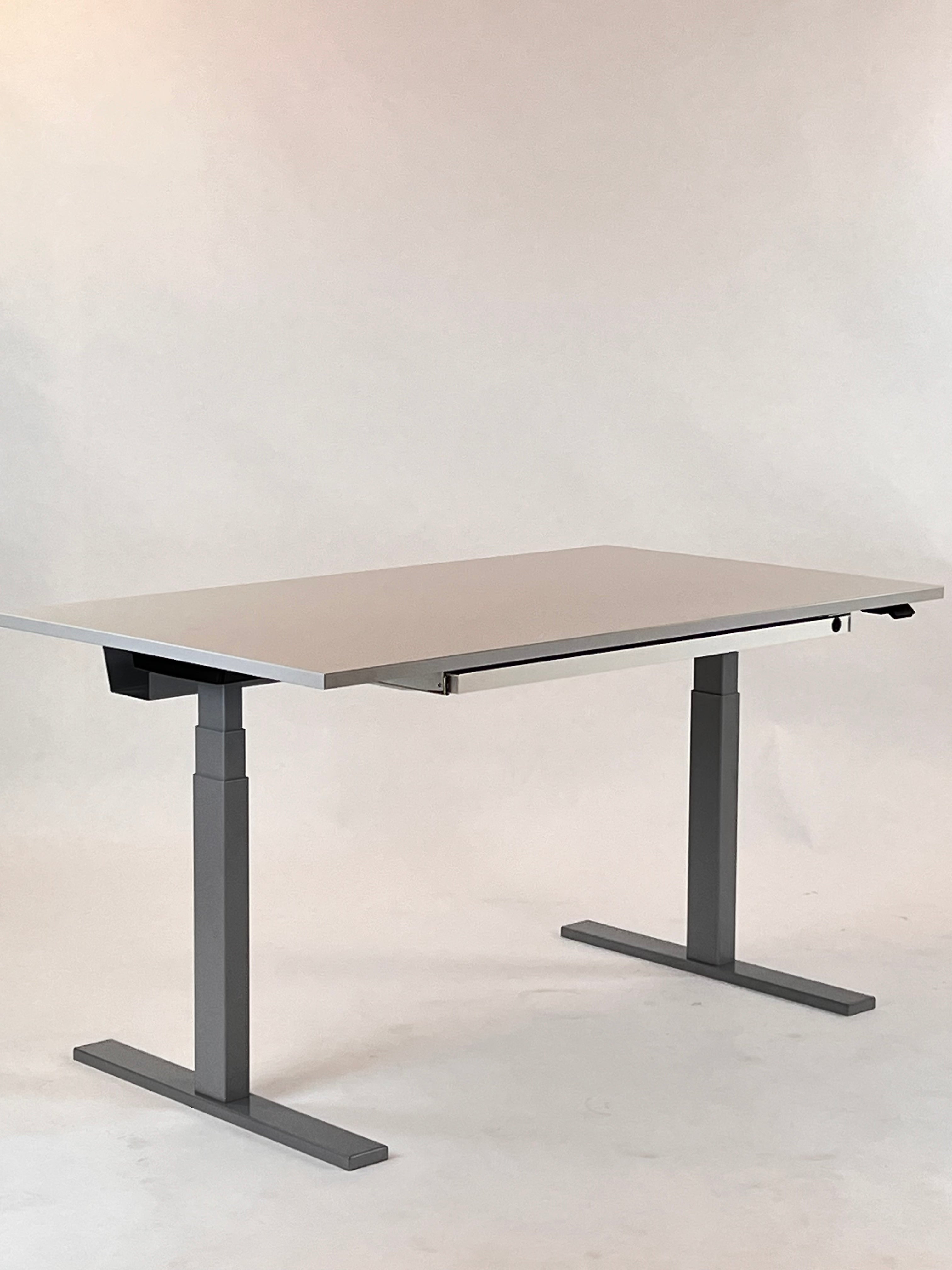 140 x 80 Hæve/sænkebord fra HolmrisB8