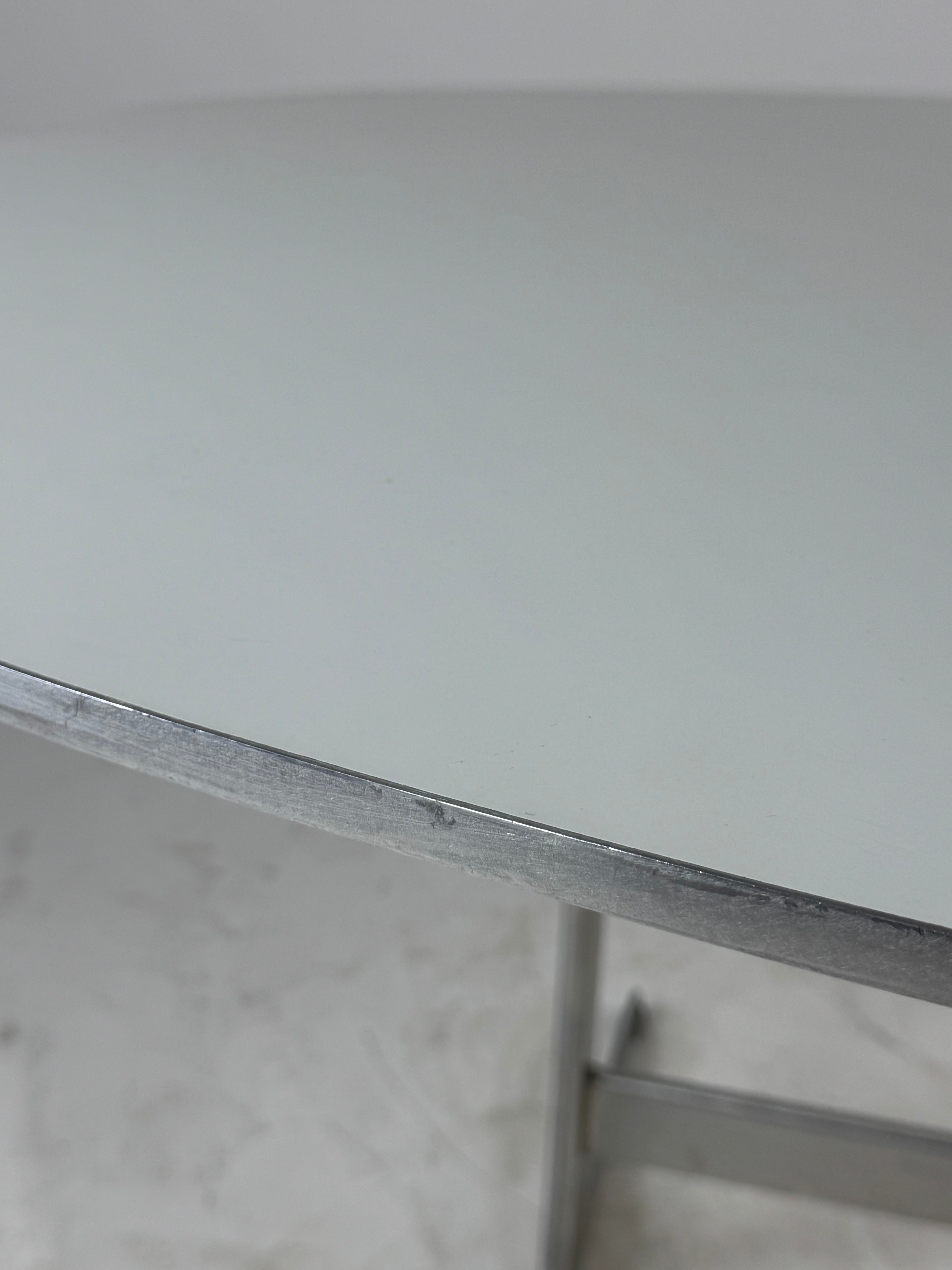 Fritz Hansen Superellipse Shaker Bord – Hvid/Grå Stel 180x120cm