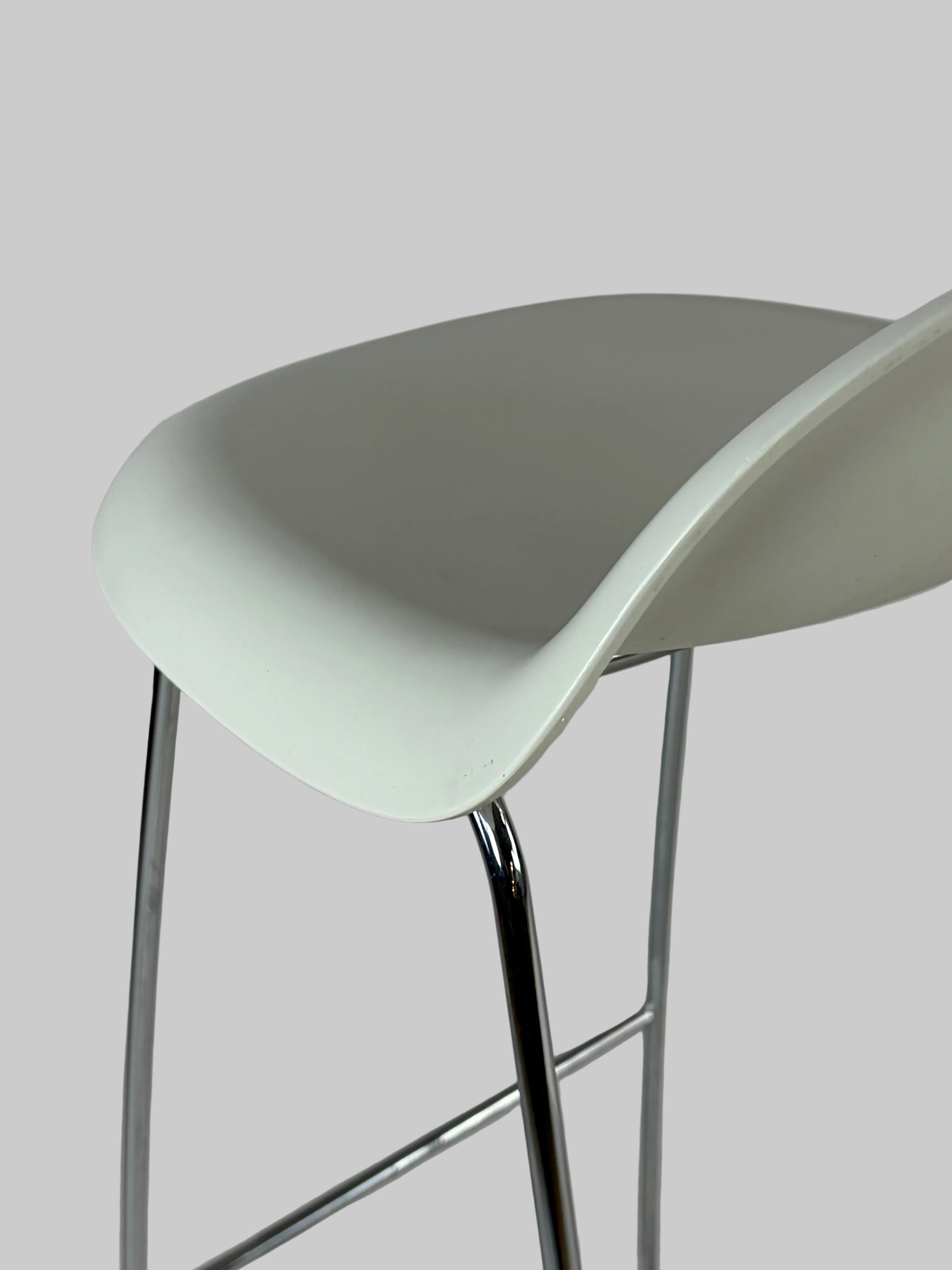 GUBI 3D Bar Stool Barstol – Hvid/Krom Stel SH 75 cm