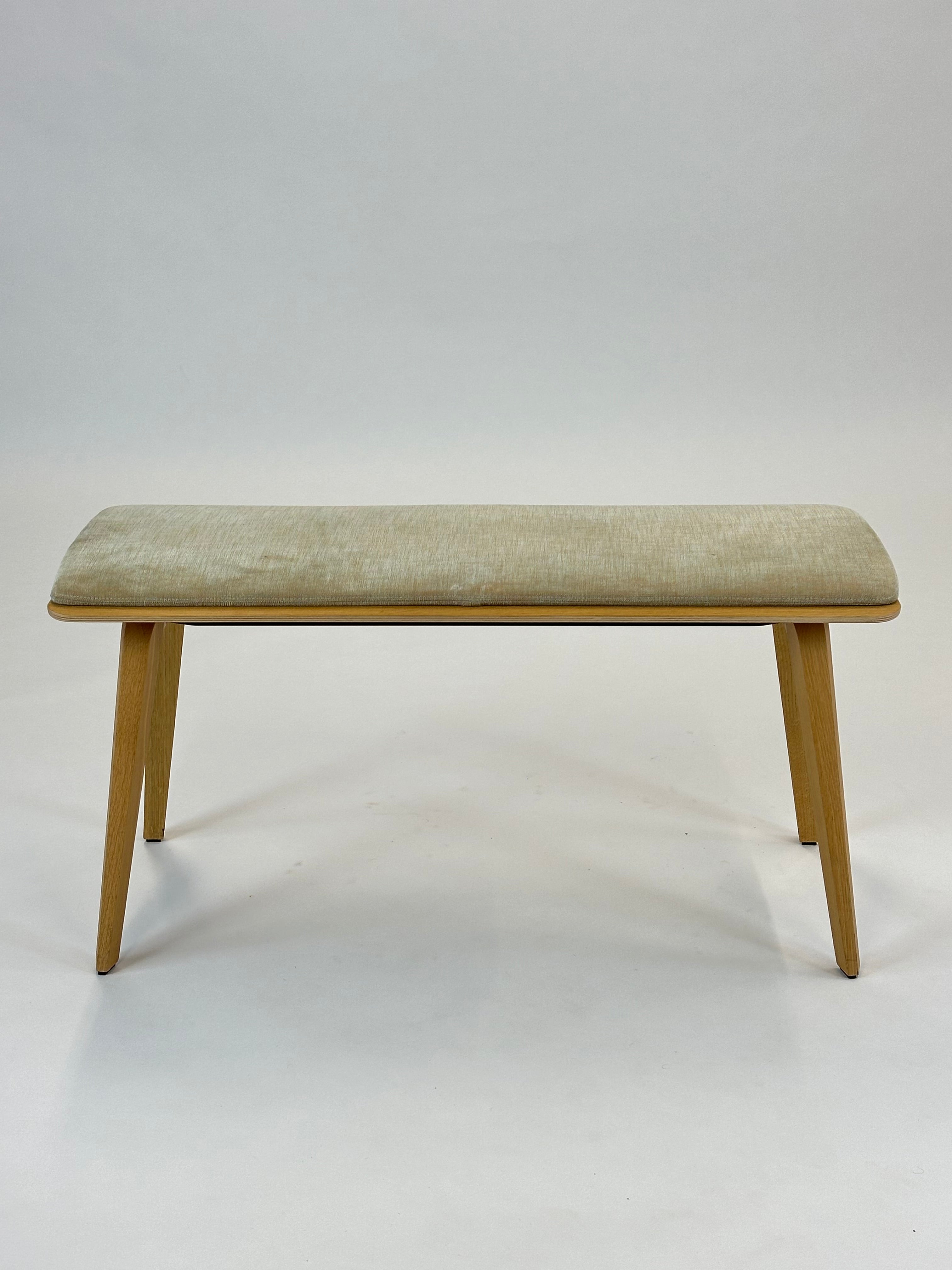 Elegant Bænk i Egetræ m. Sædepolstring