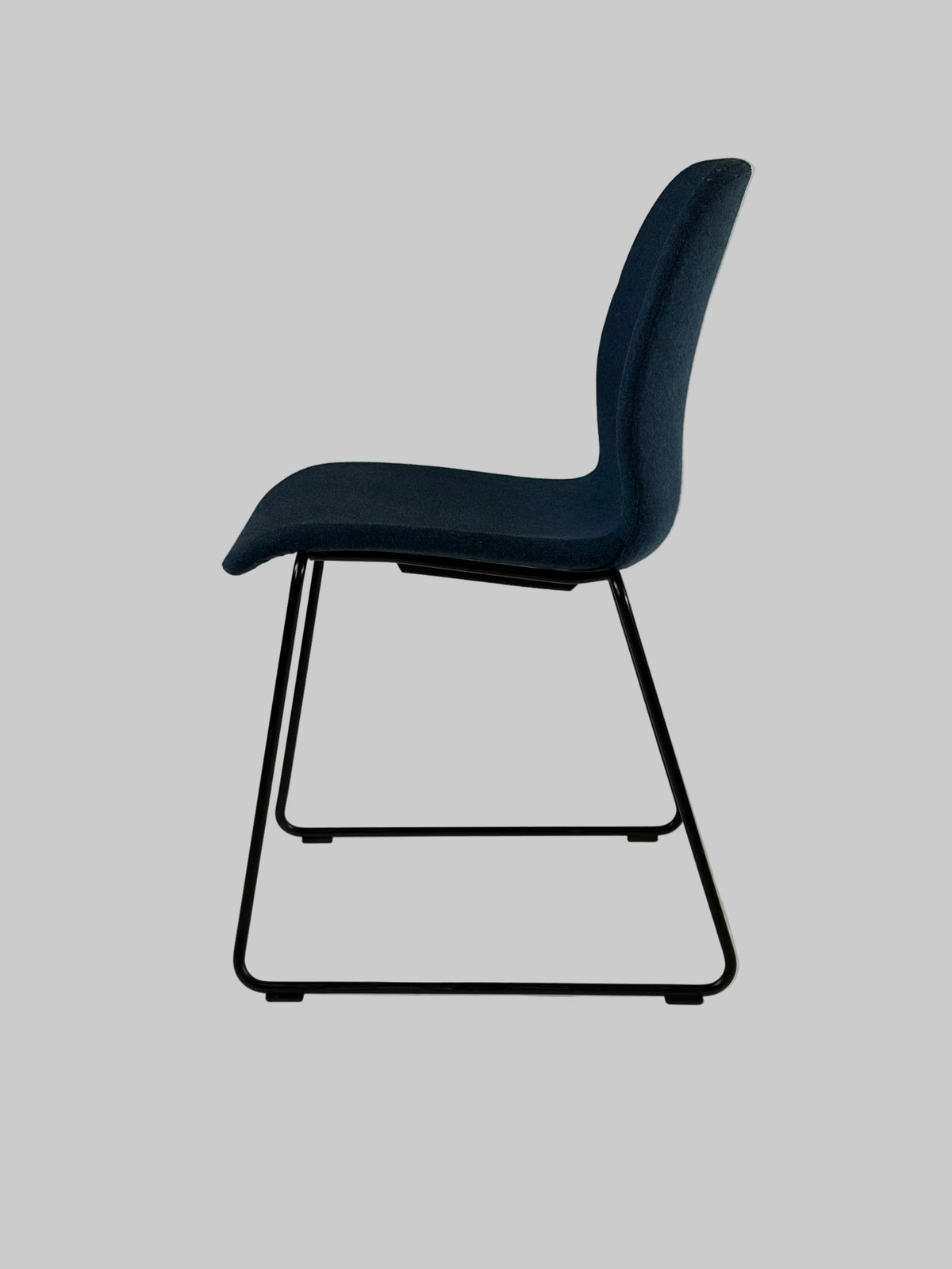 Skandiform Stol – Mørkeblå/Sort Stel
