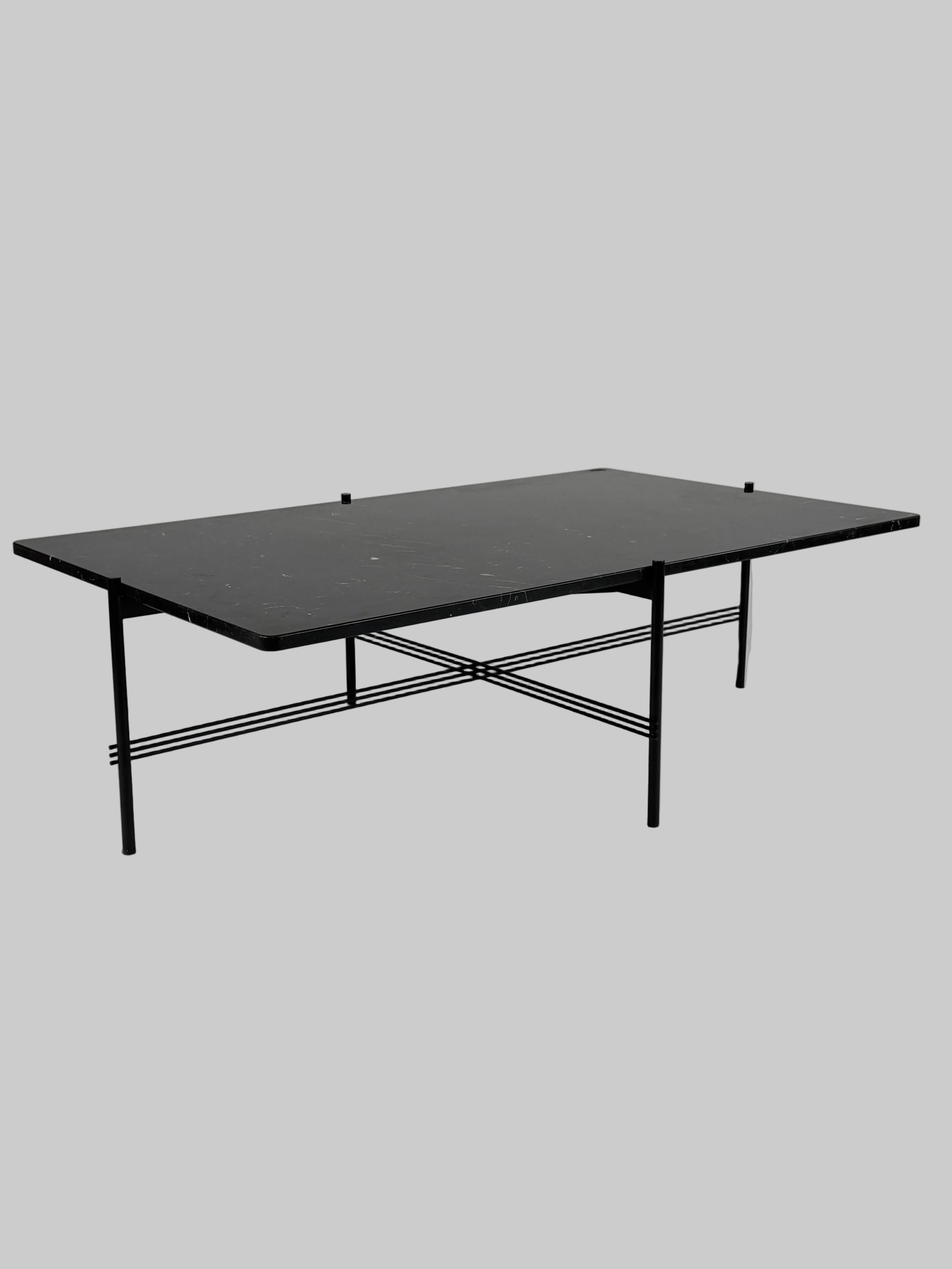 GUBI TS Coffee Table – Sort Marmor