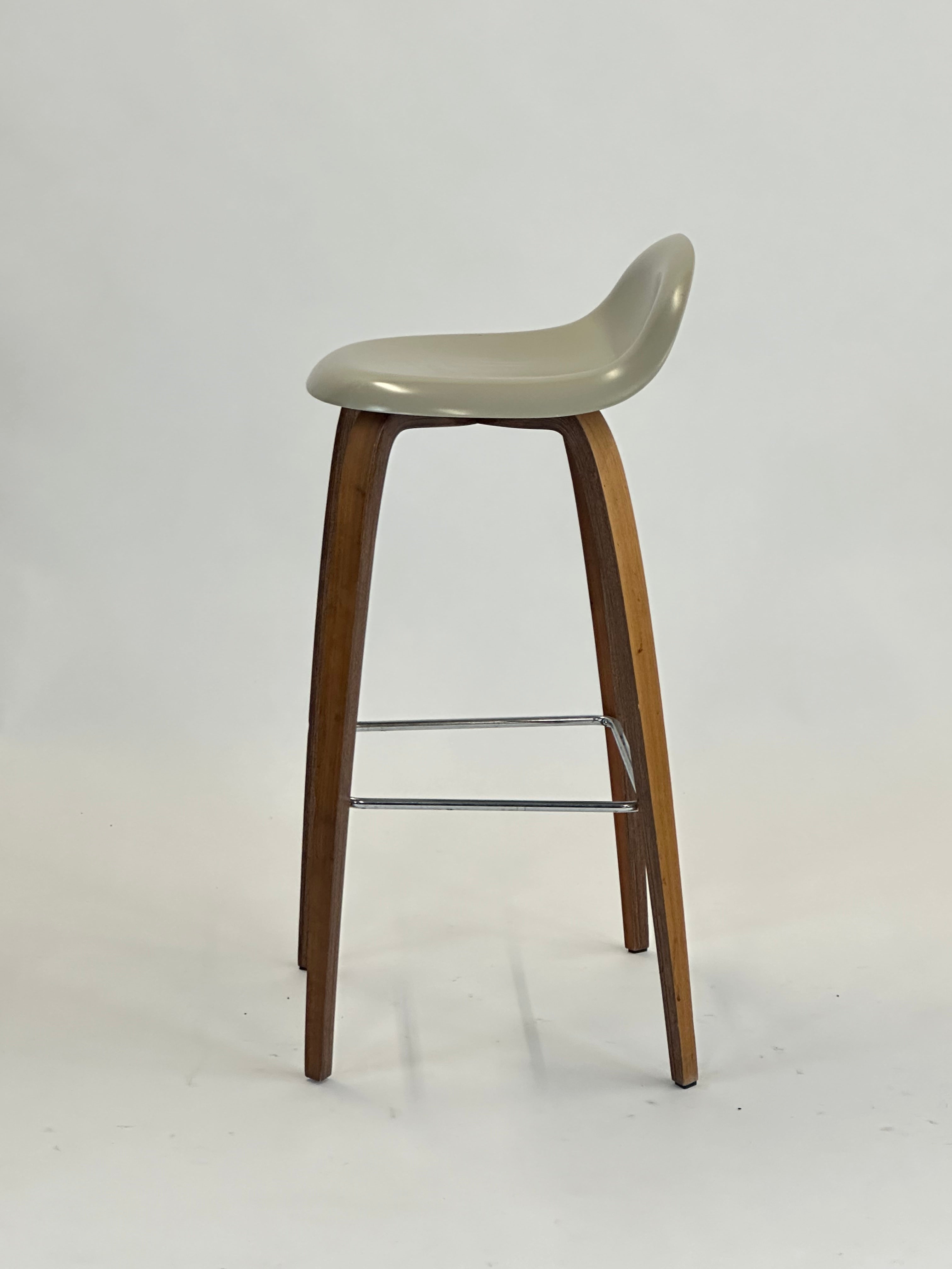 GUBI |  3D Bar Stool (Lysegrå)