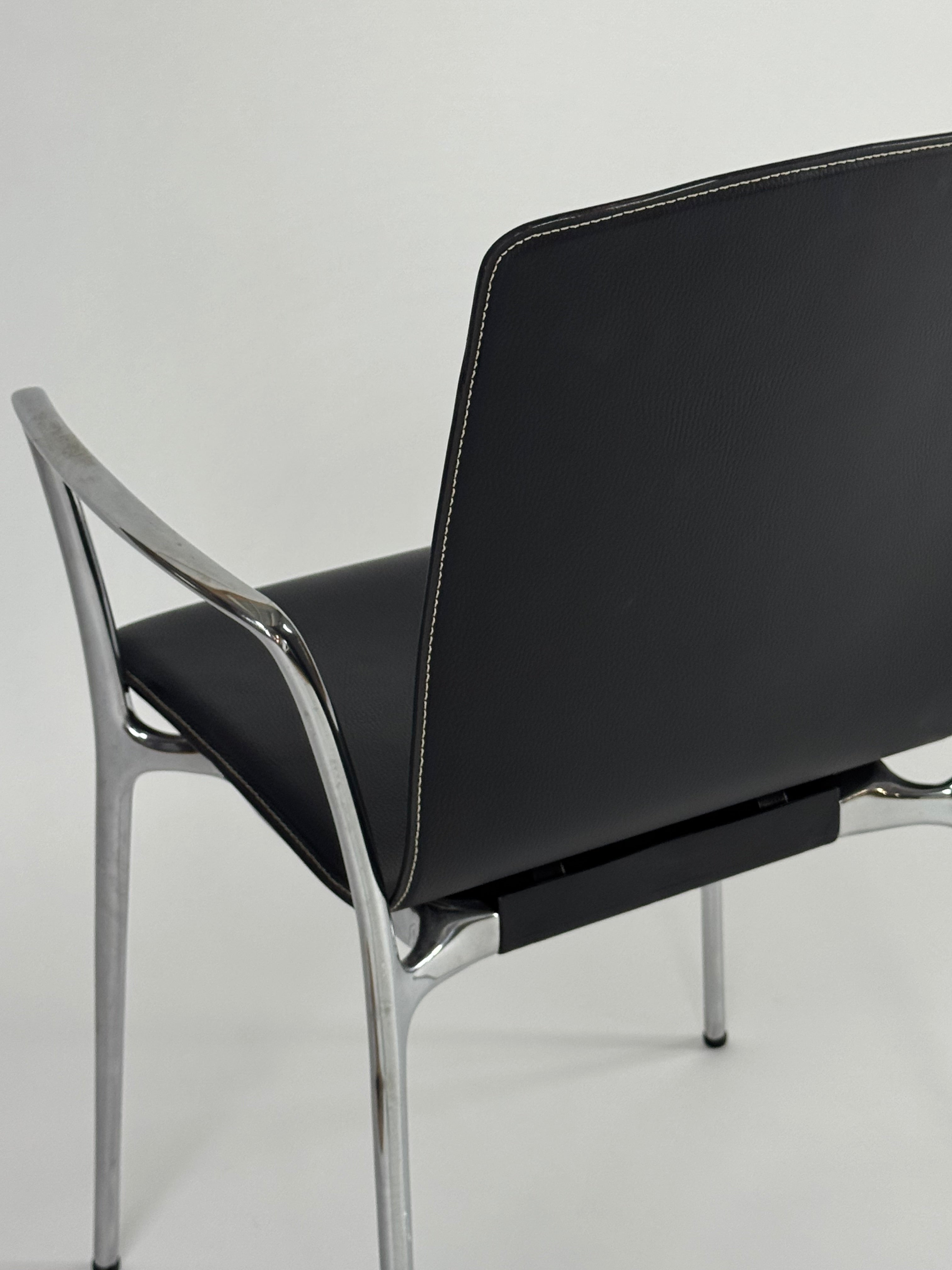 Akaba Gorka Stol – Sort Læder/Krom