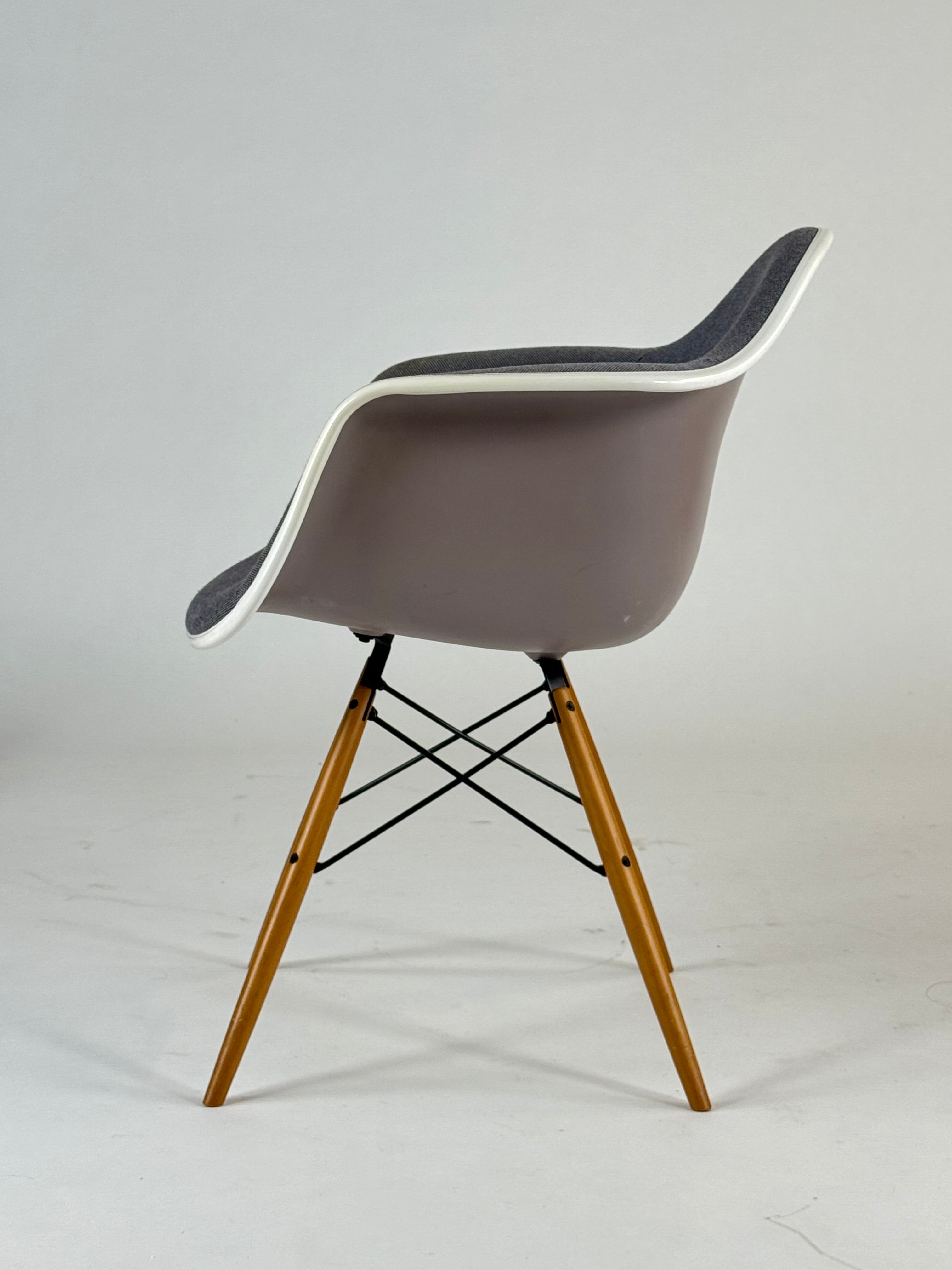 Vitra - Eames Plastic Armchair