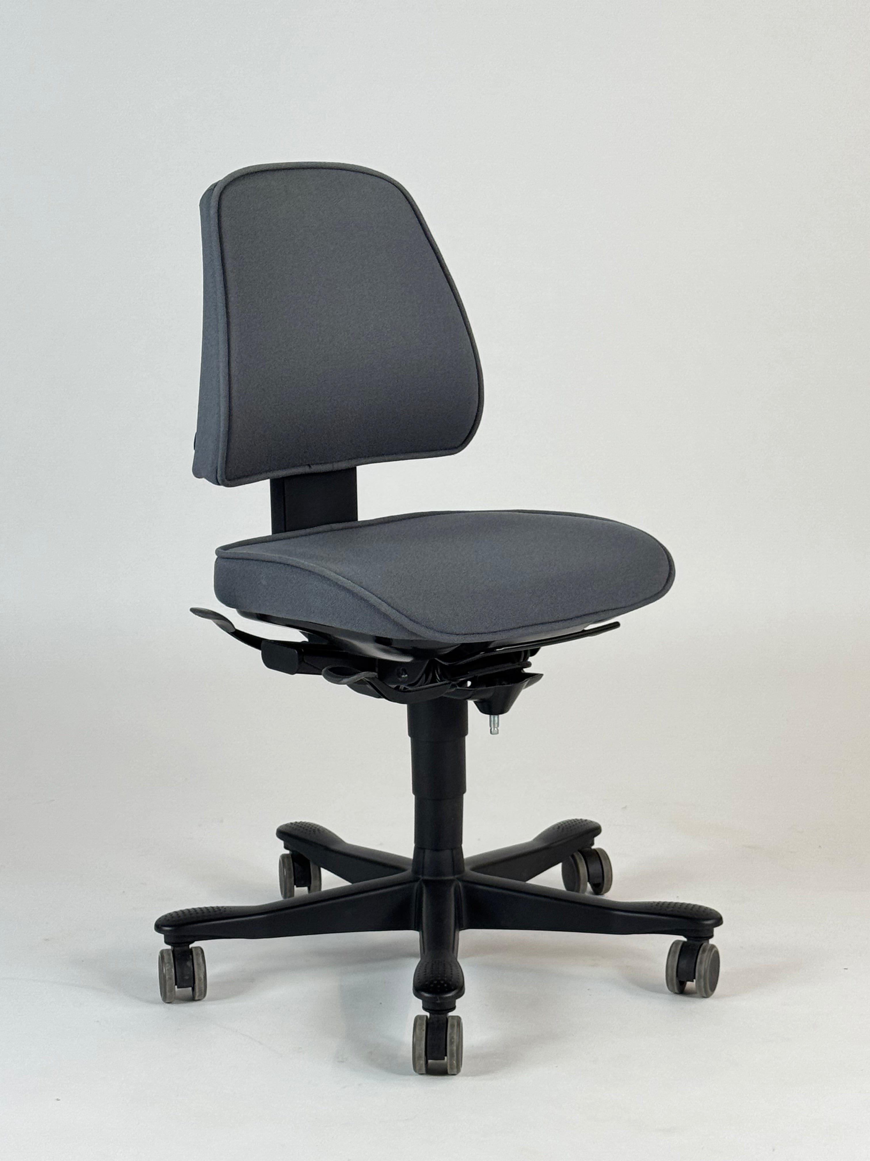 Kinnarps Free Float 6110 Kontorstol – Grå/Sort Stel