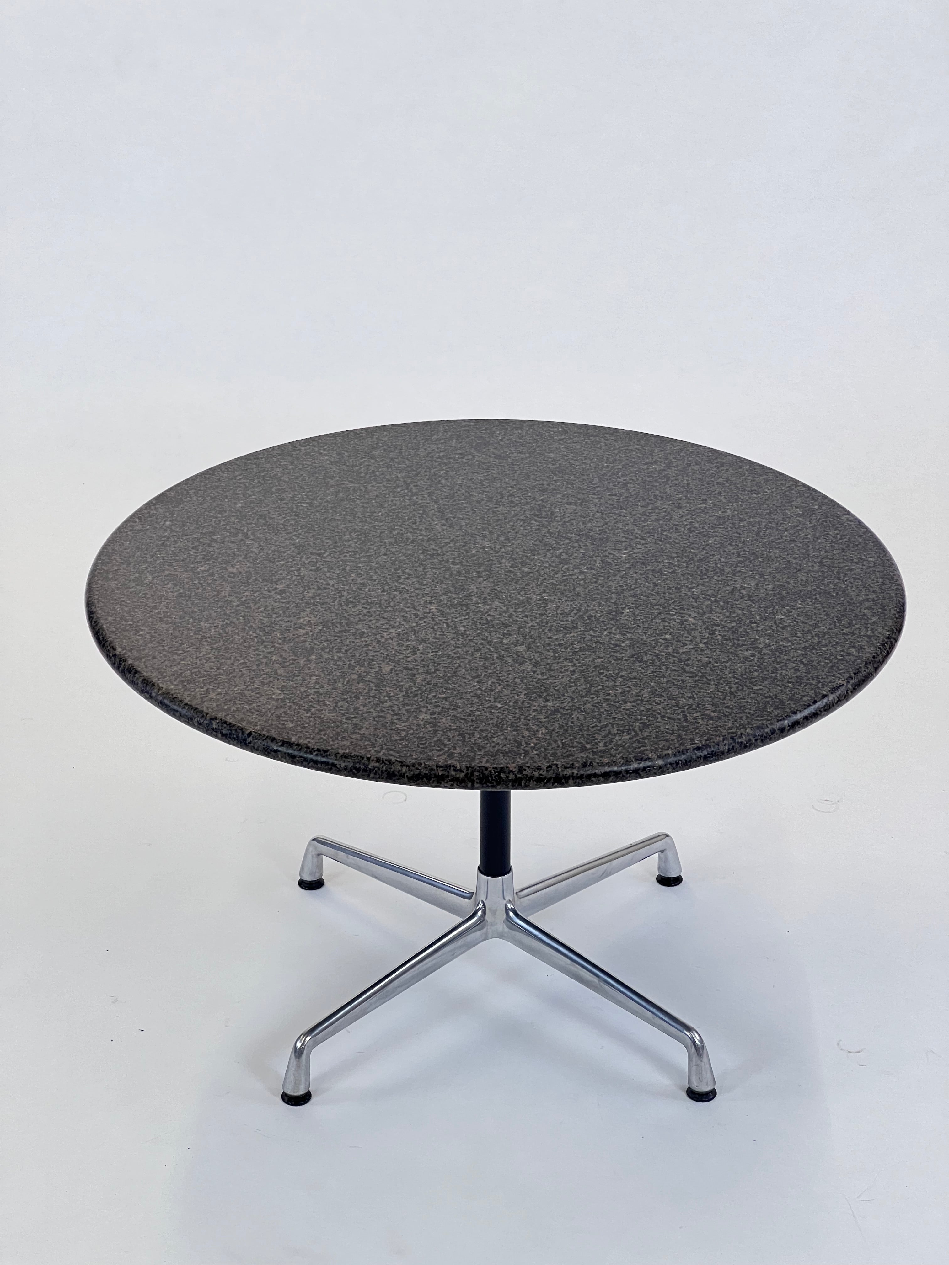 Vitra Loungebord i Granit Ø100 cm