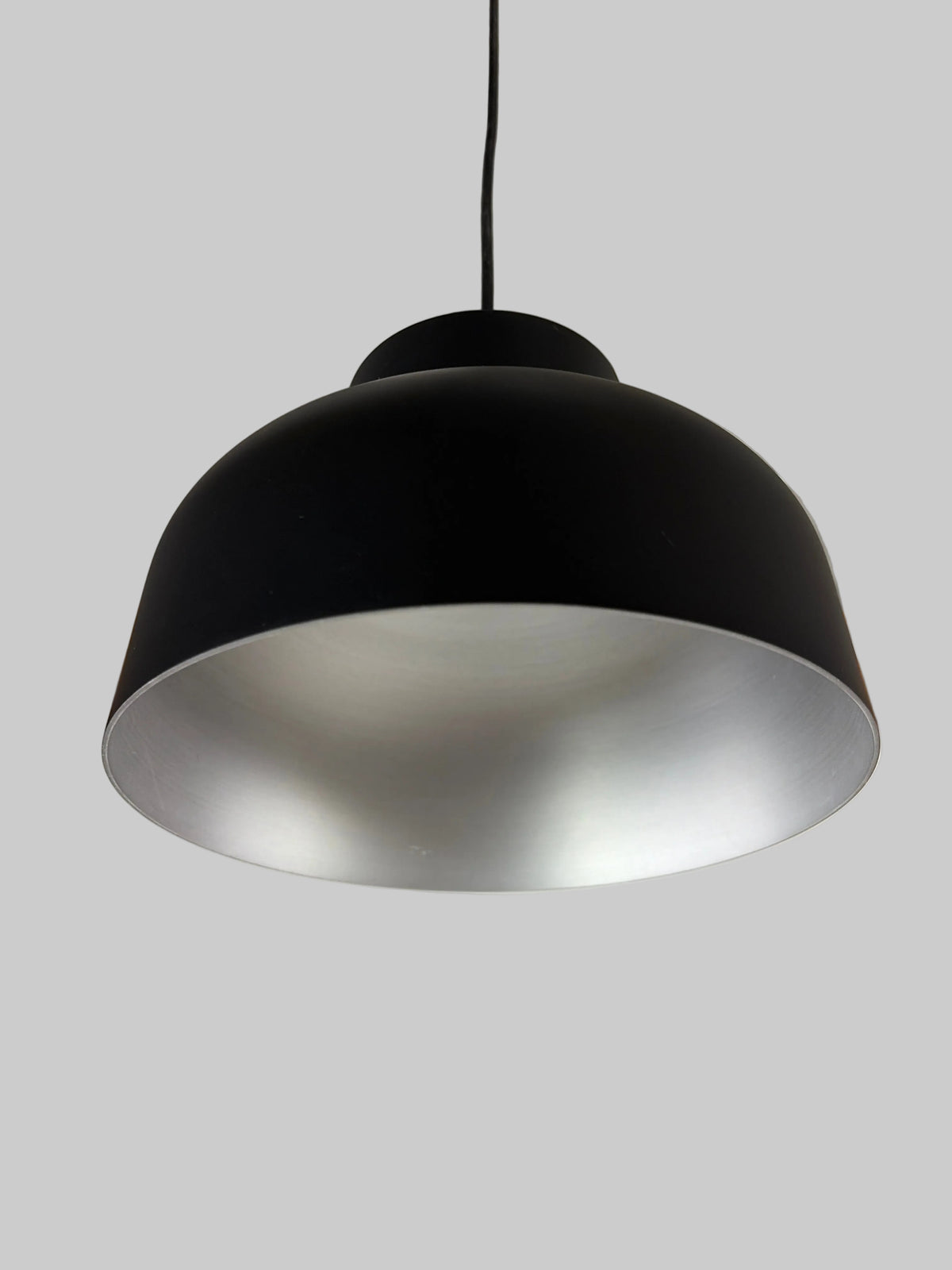 Santa & Cole M64 Pendel – Sort/Aluminium Ø22