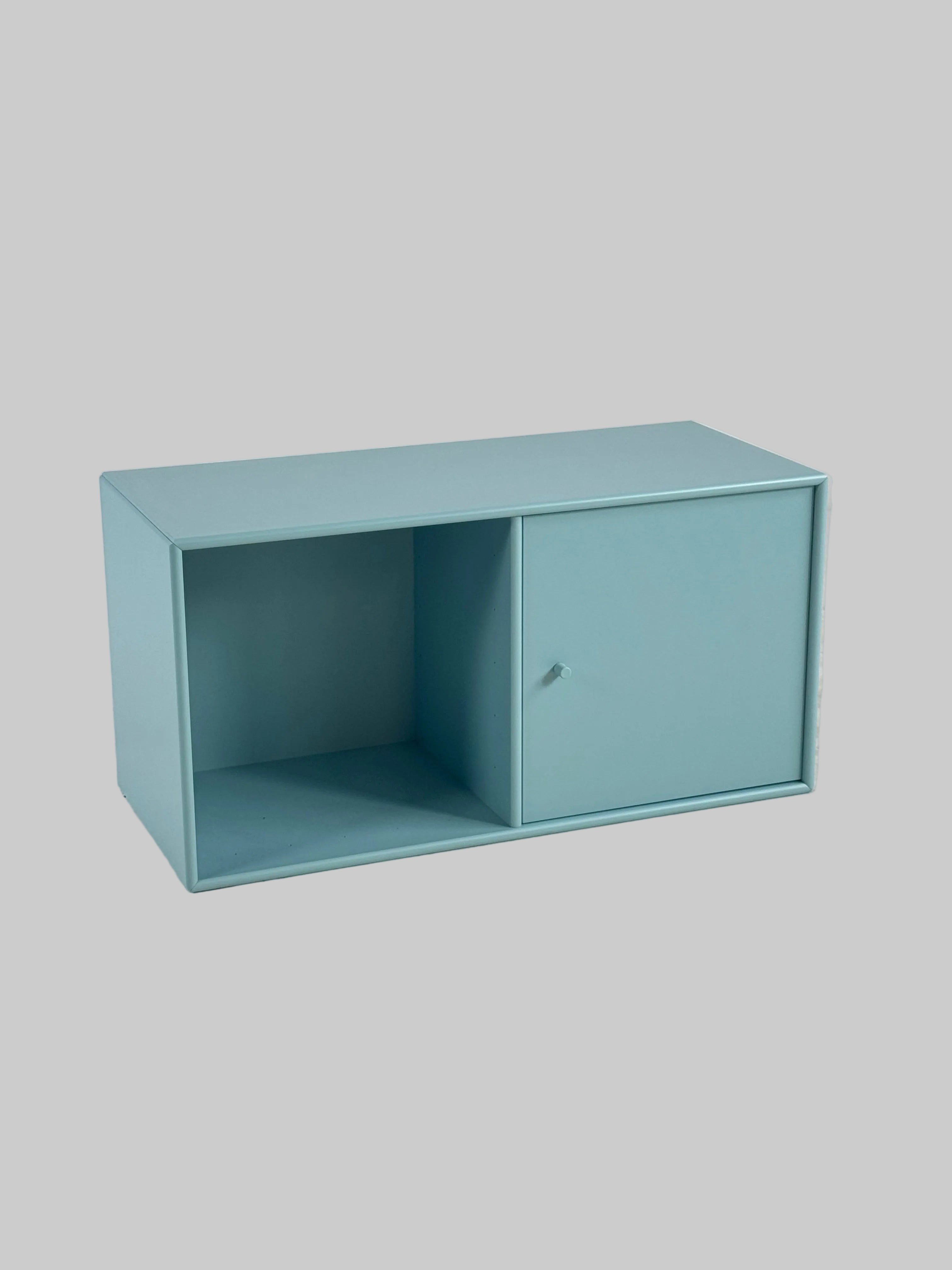 Montana Skab – Lyseblå 70x30x36cm