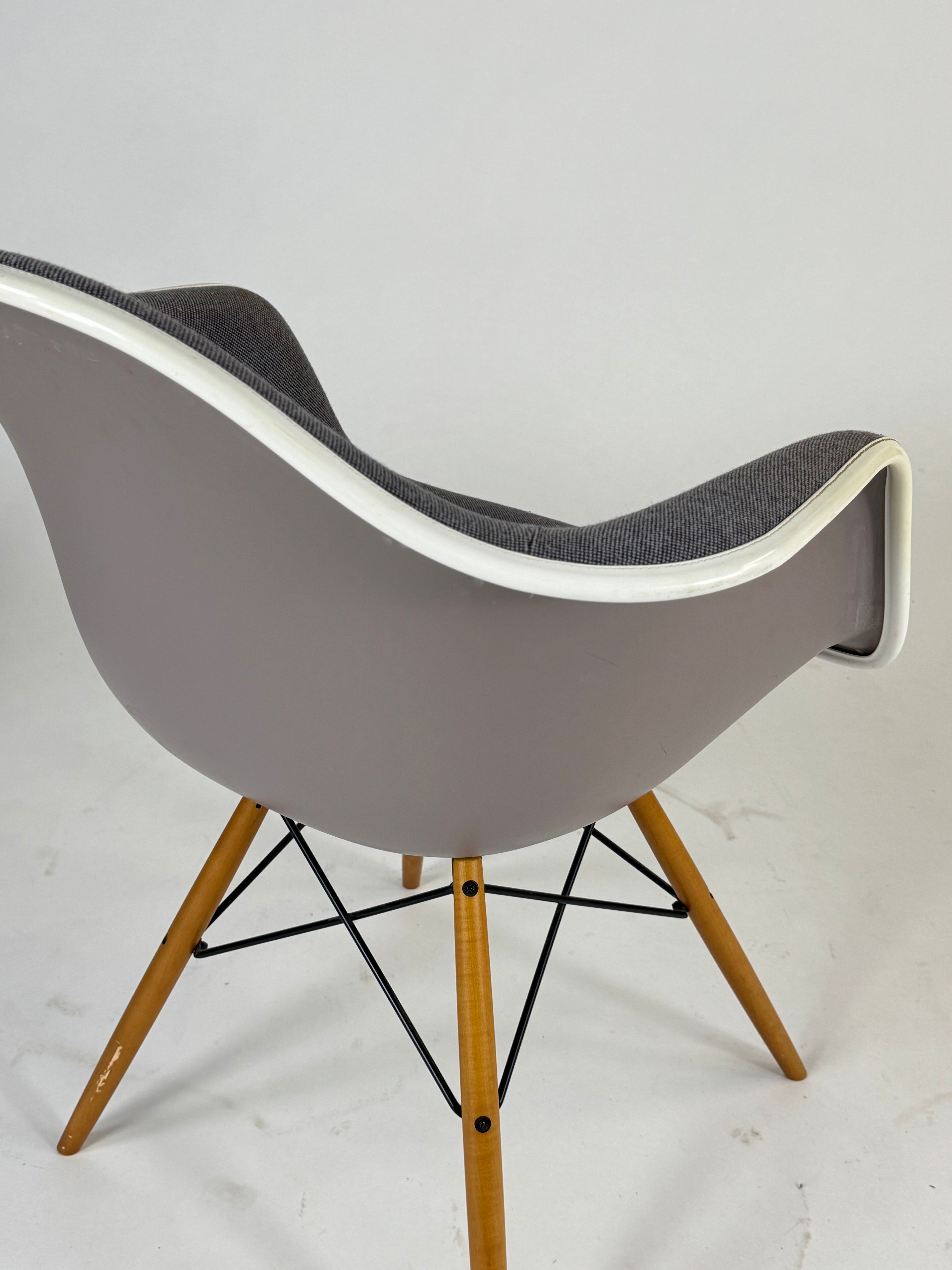 Vitra - Eames Plastic Armchair