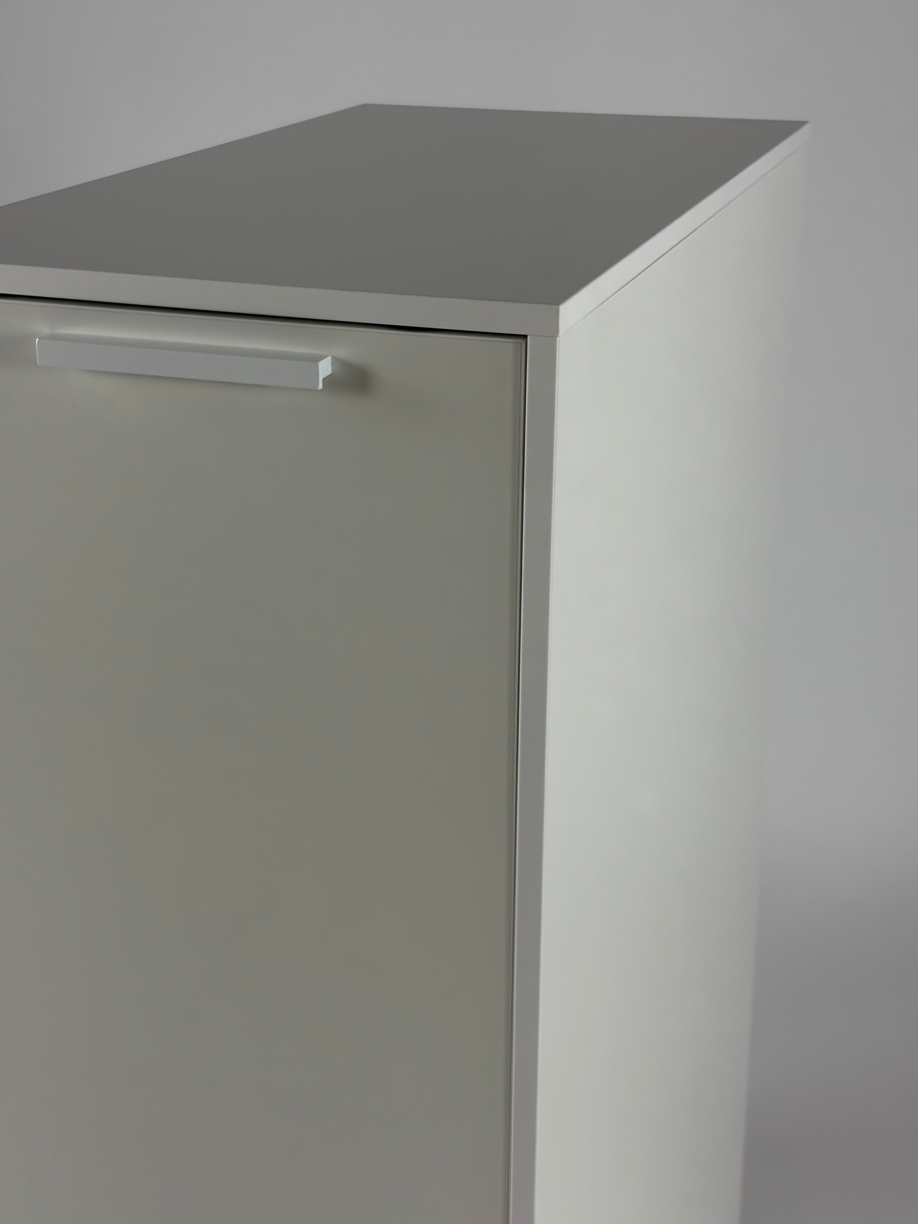 Udtræksskab – Hvid 83x40x114cm