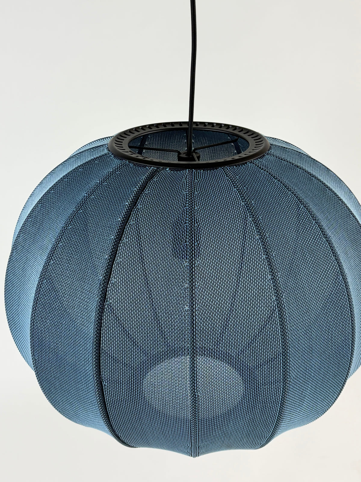 Made By Hand Knit-Wit Round Pendel – Blue Stone Ø45