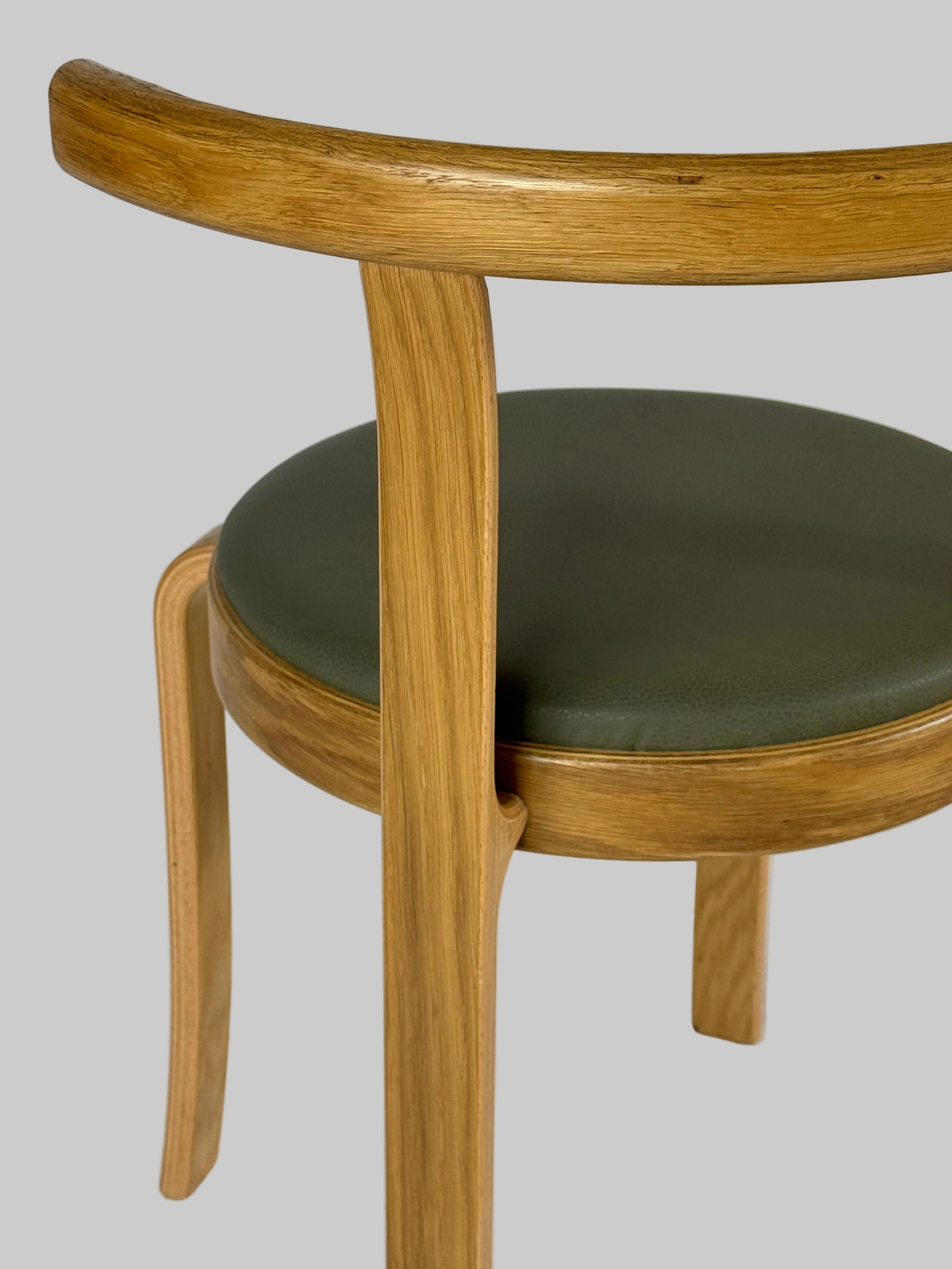 Magnus Olesen 8000 Series Stol – Mørkegrøn/Eg Stel