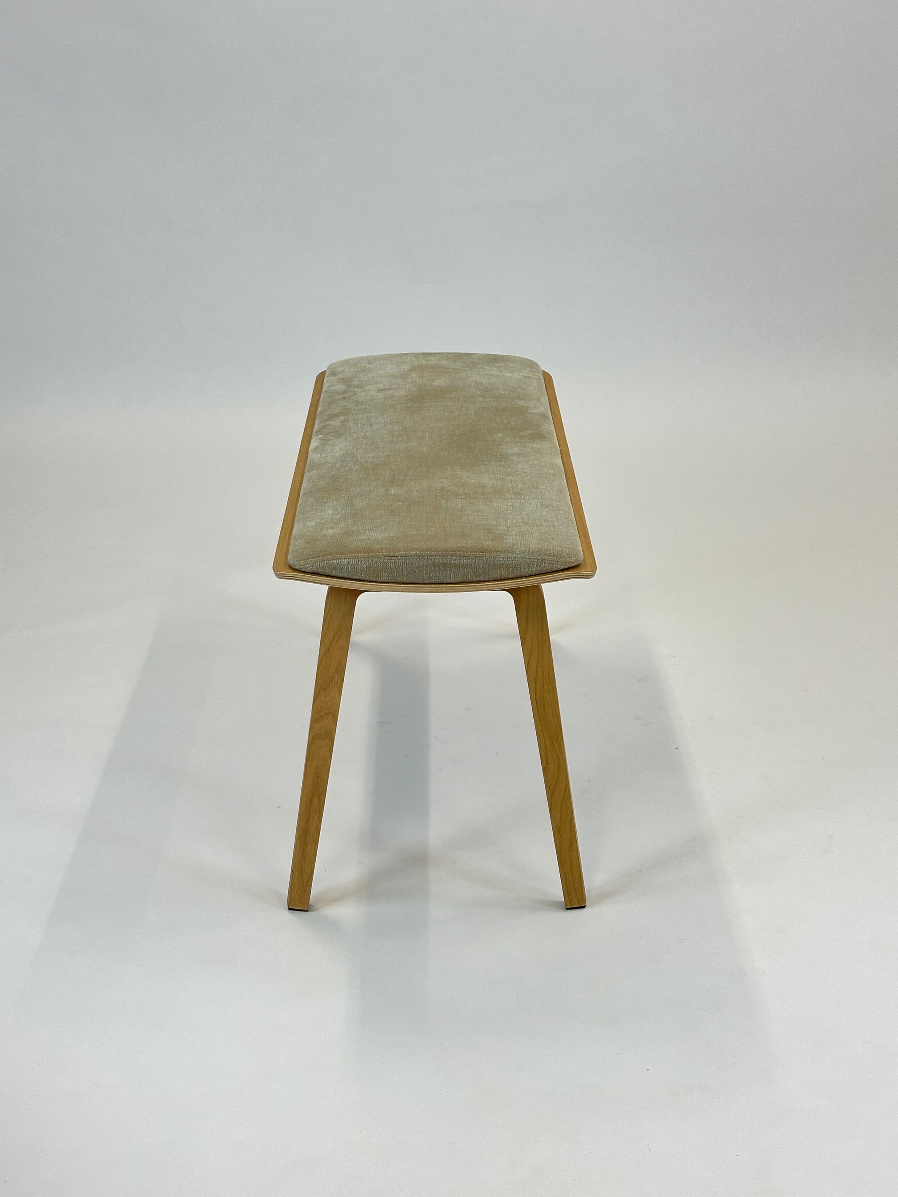 Elegant Bænk i Egetræ m. Sædepolstring