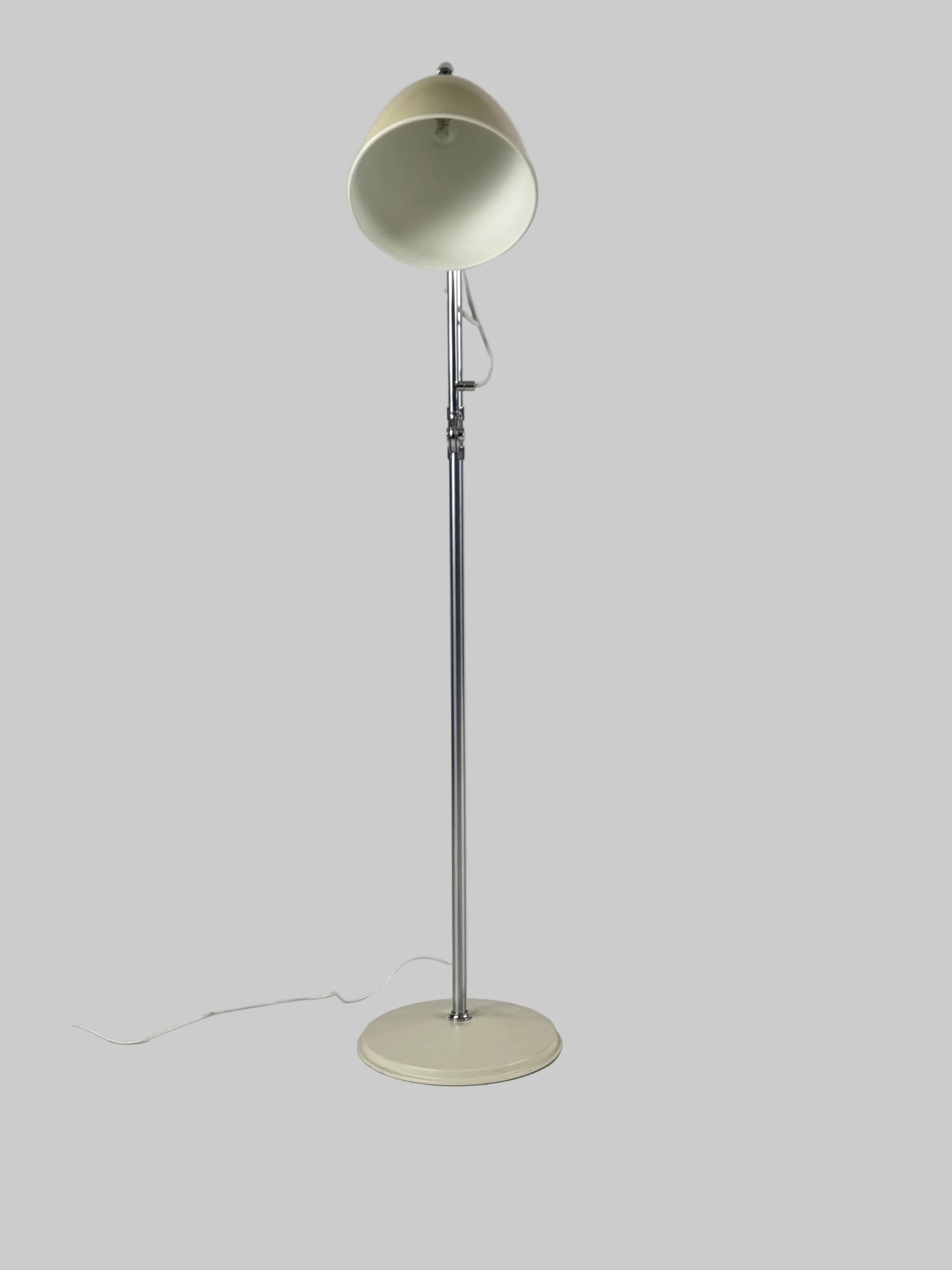GUBI Bestlite BL3 Gulvlampe – Hvid/Krom Ø21 cm
