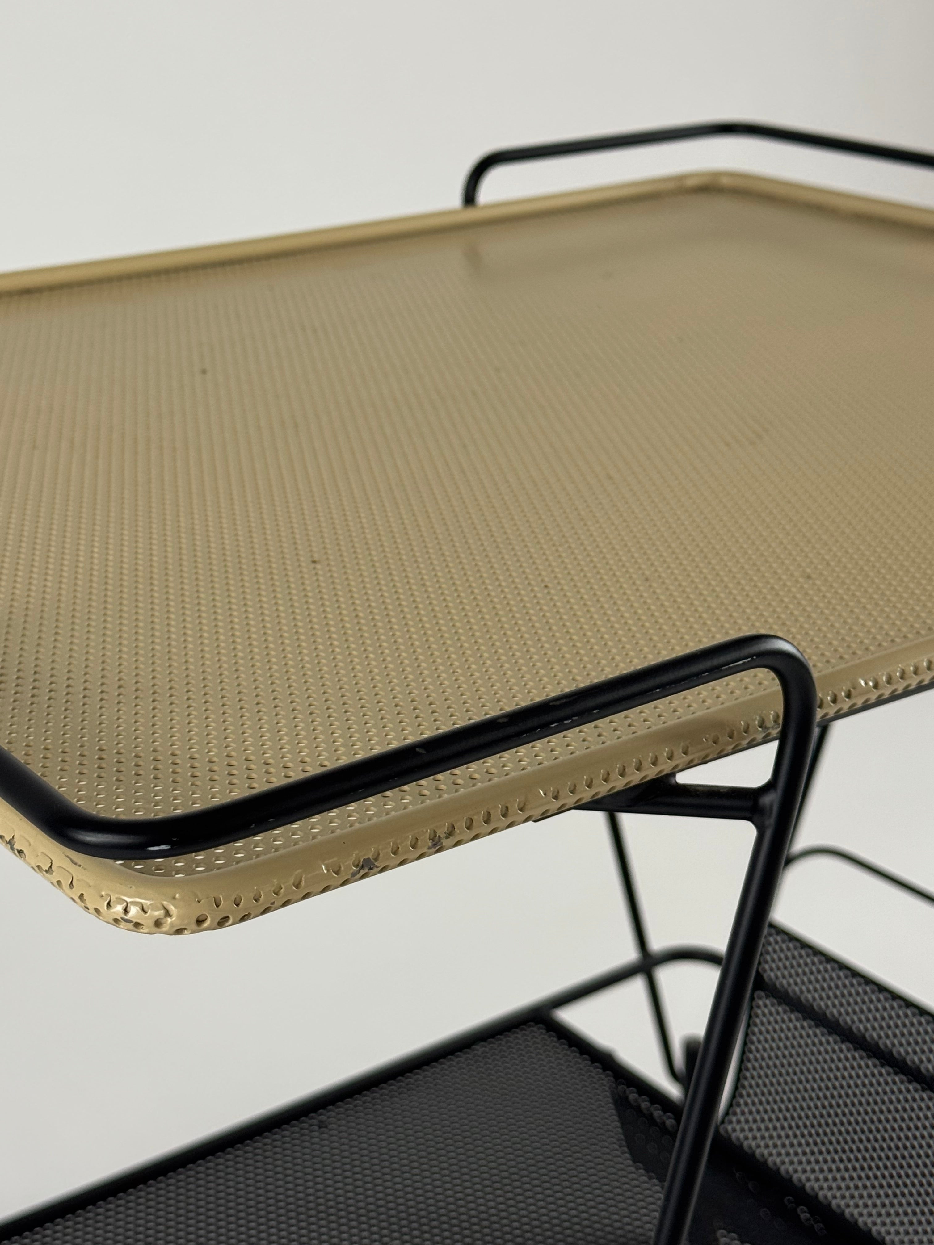 GUBI Matégot Trolley – Beige/Sort