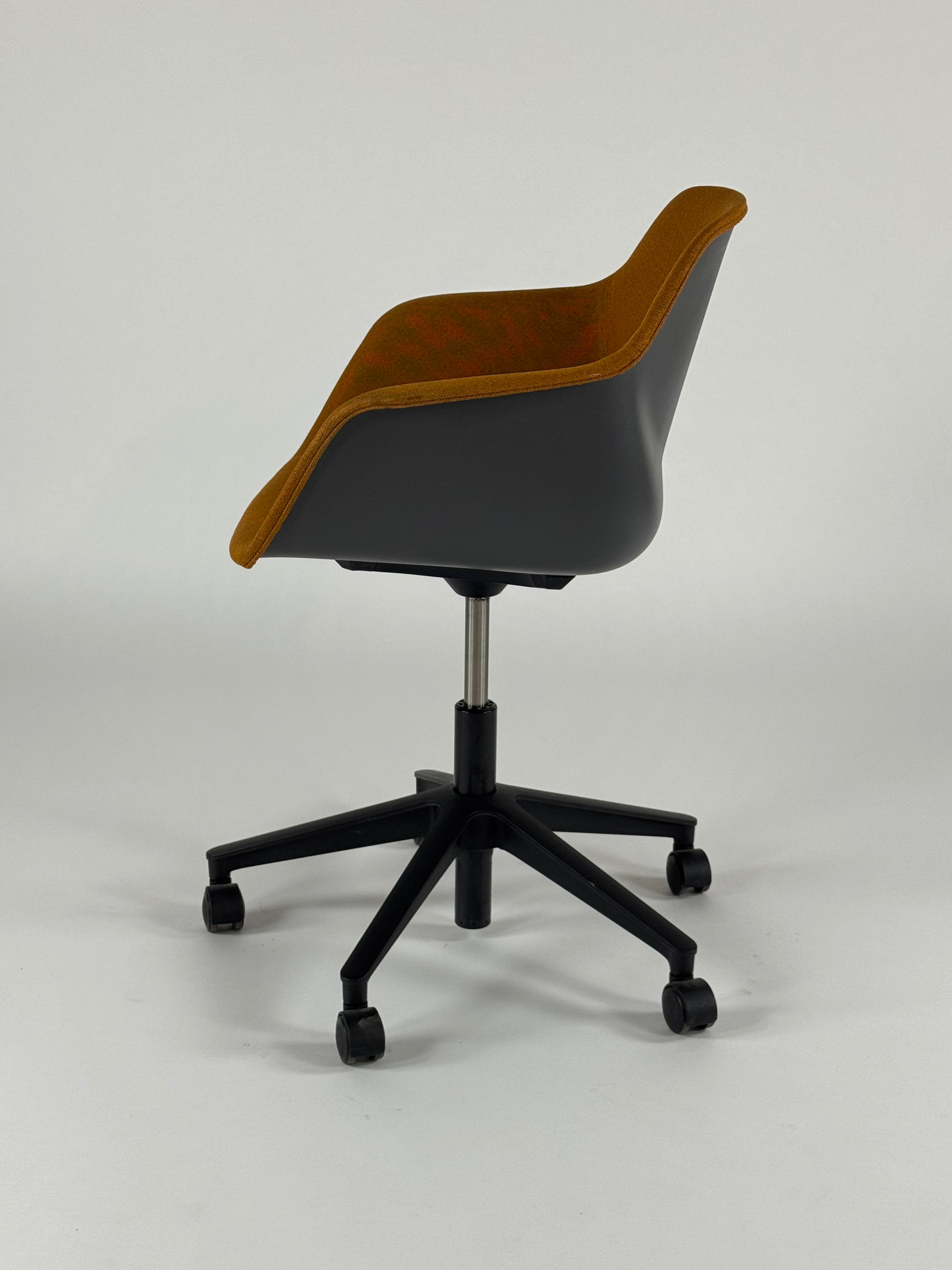 Four Design FourMe 66 - Mustard/Mørkegrå
