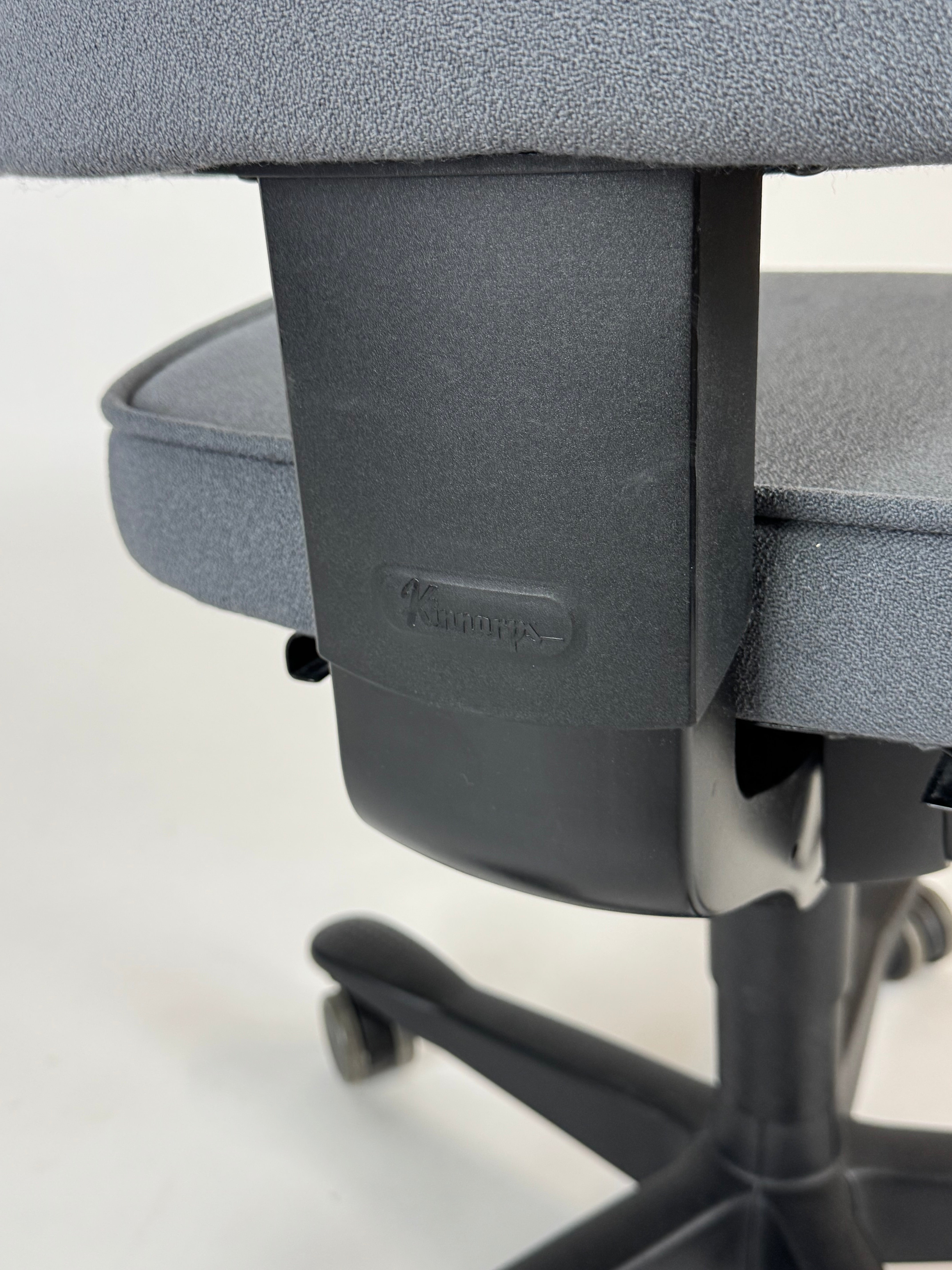 Kinnarps Free Float 6110 Kontorstol – Grå/Sort Stel