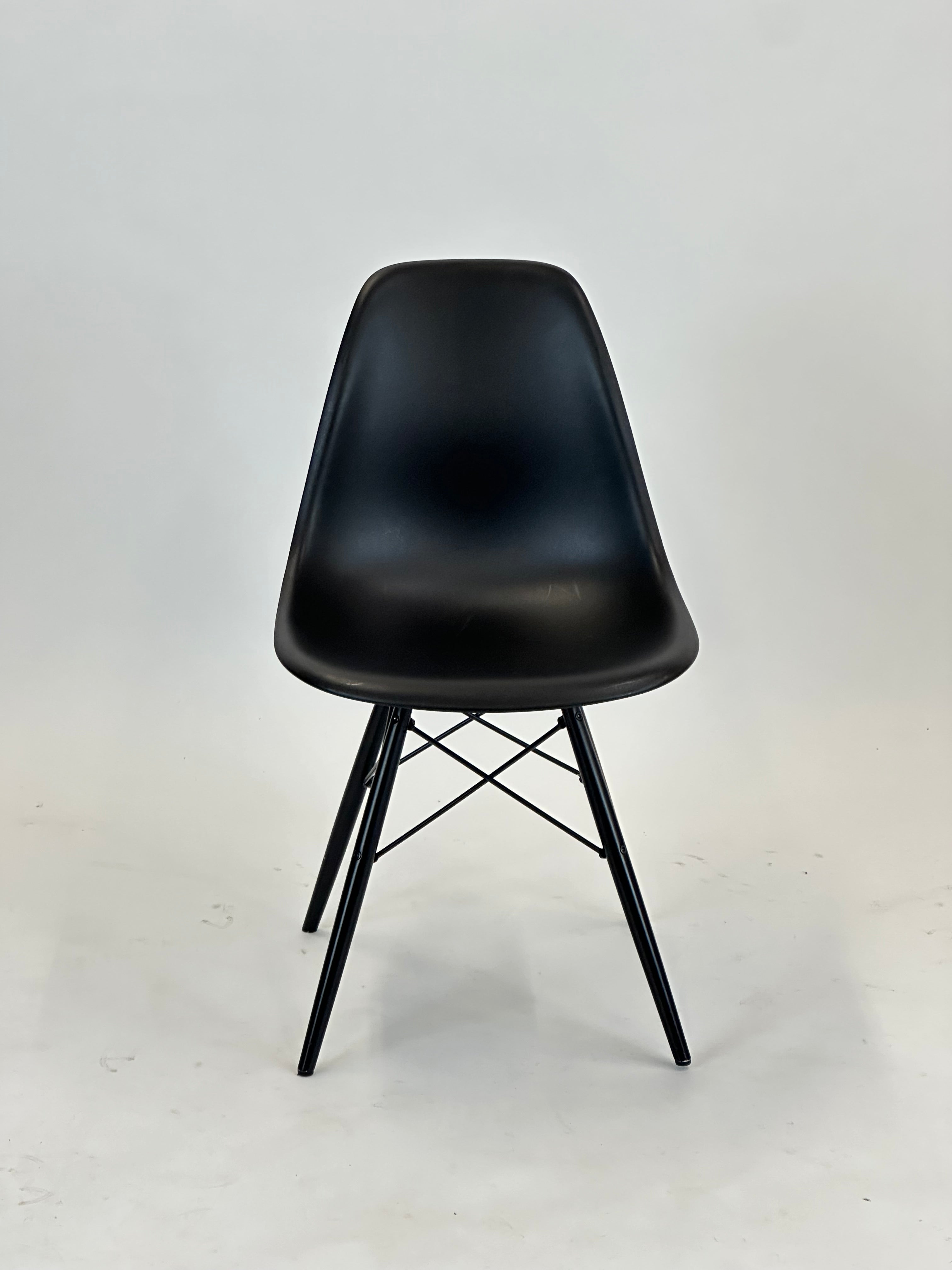 Eames Plastic Side Chair DSW - Vitra