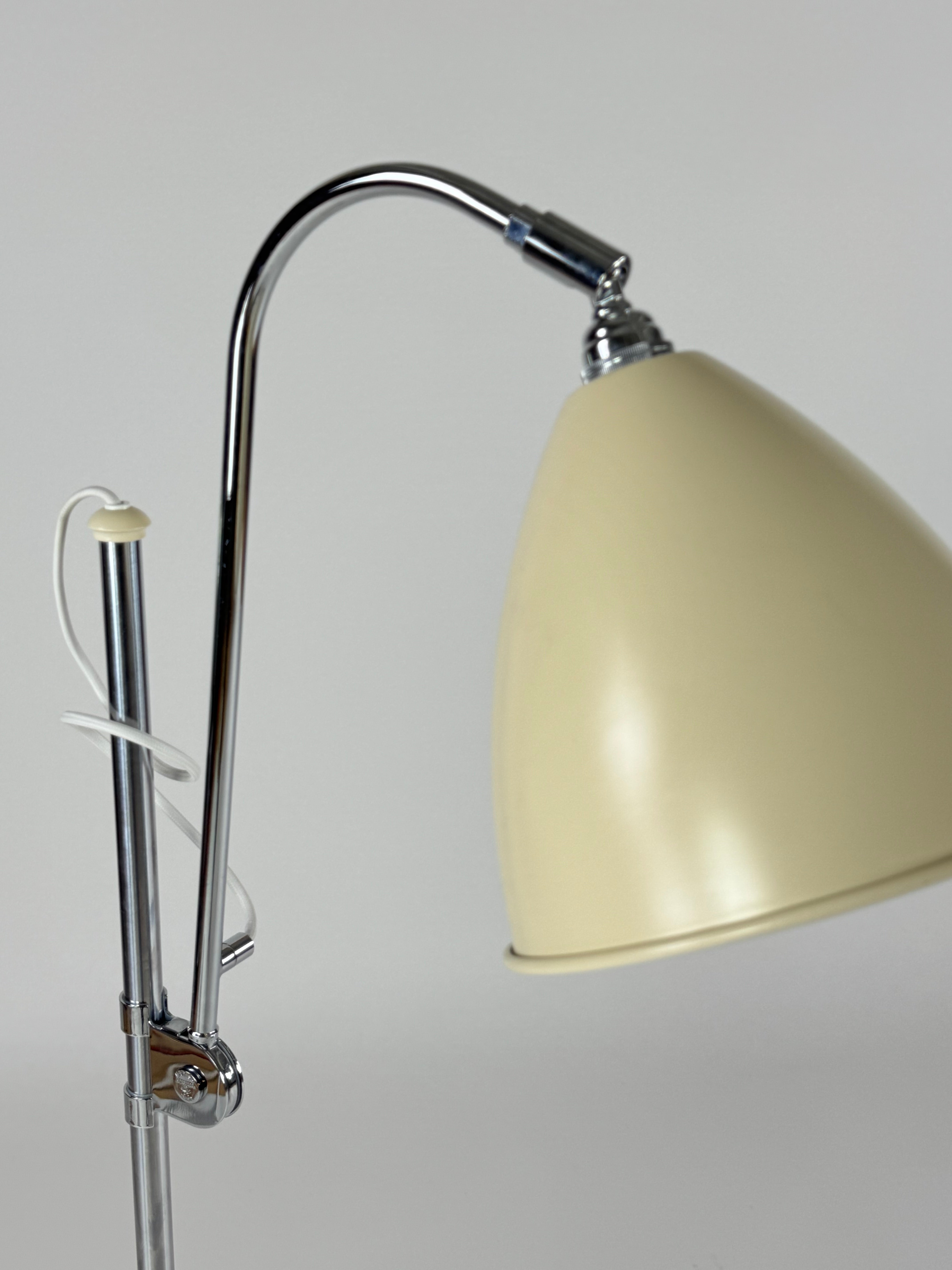 GUBI Bestlite BL3 Gulvlampe – Hvid/Krom Ø21 cm