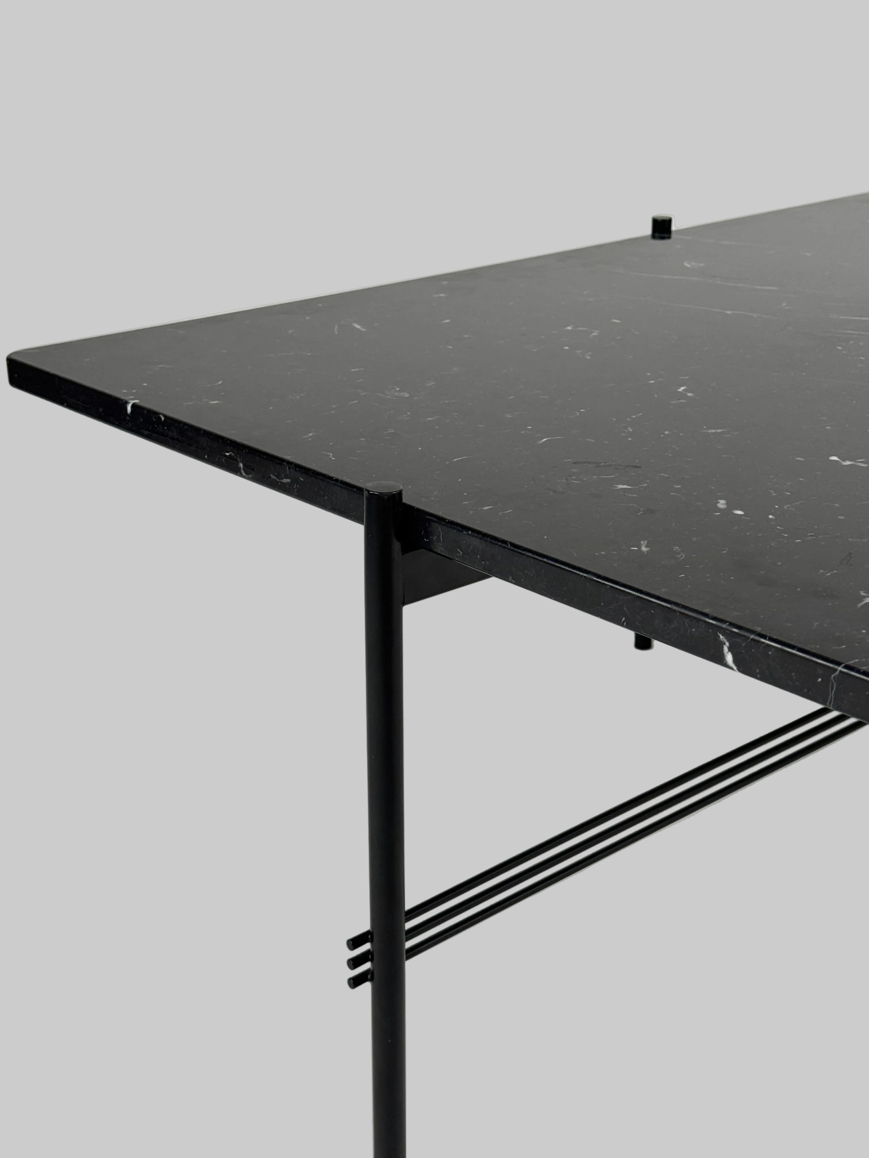 GUBI TS Coffee Table – Sort Marmor