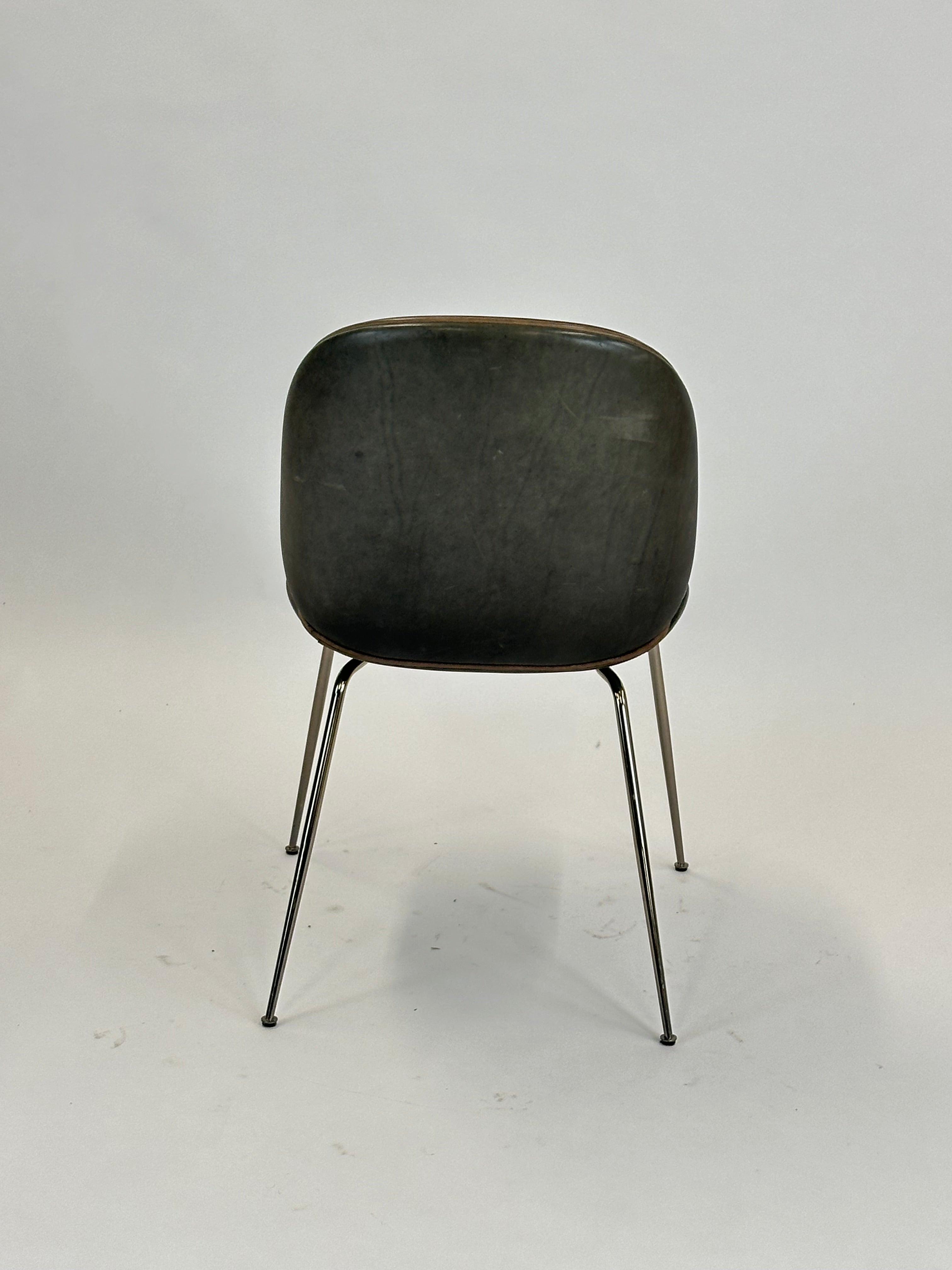 GUBI | Beetle Chair (Grå m. brun kant)