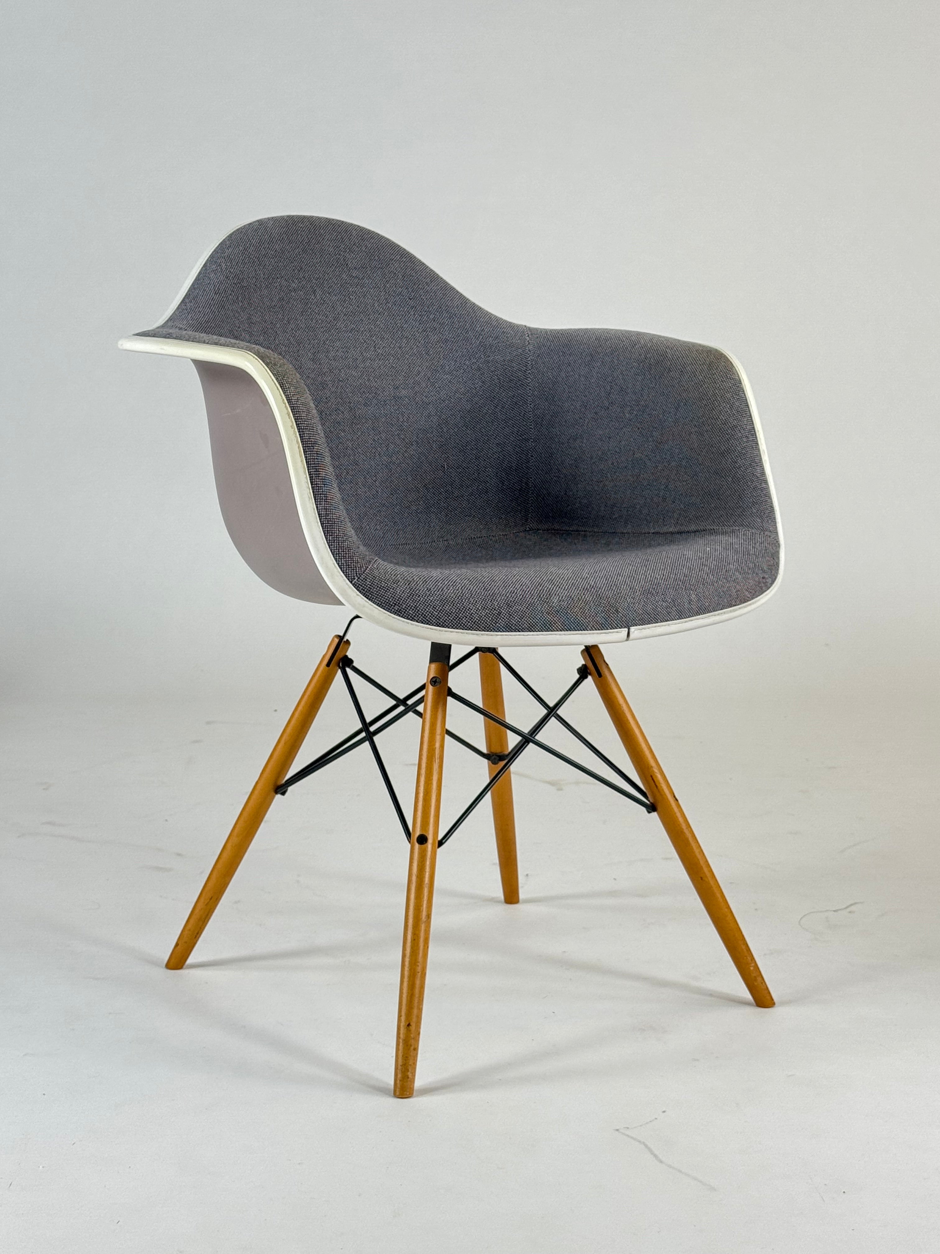 Vitra - Eames Plastic Armchair