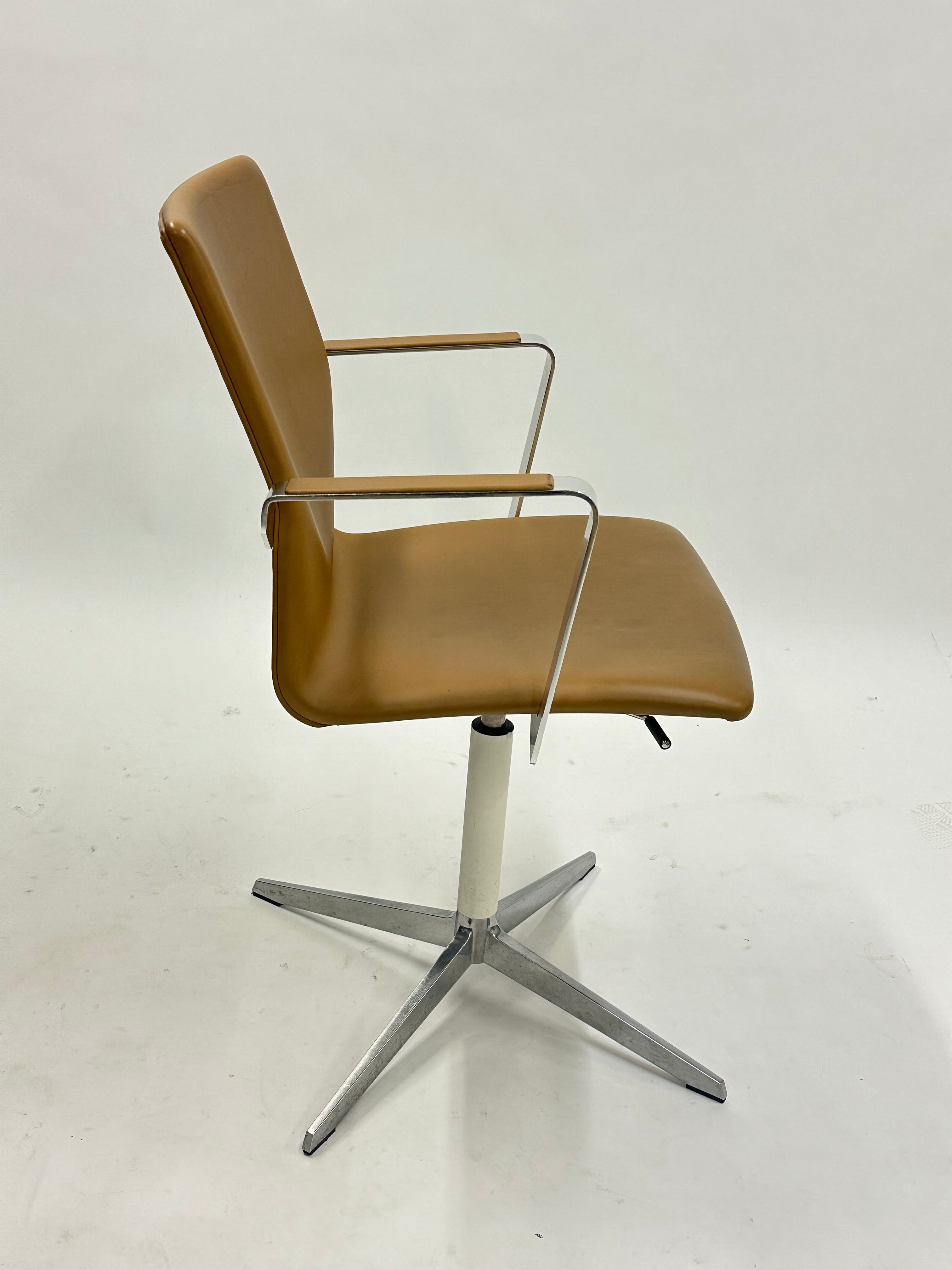 Four Design - 4-Cast® XL Mødestol (Lysebrun)