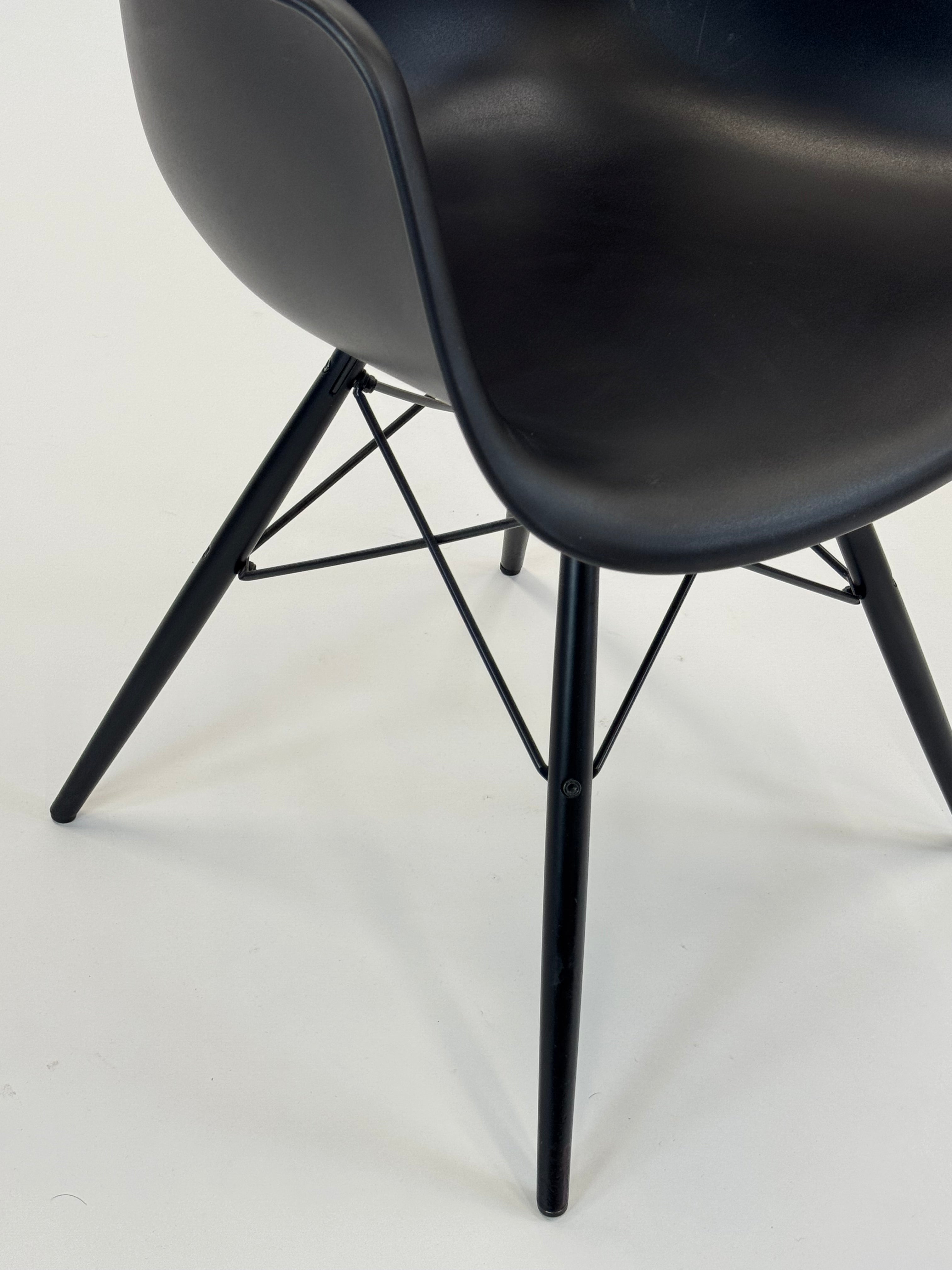 Vitra | Eames Plastic Armchair DAW