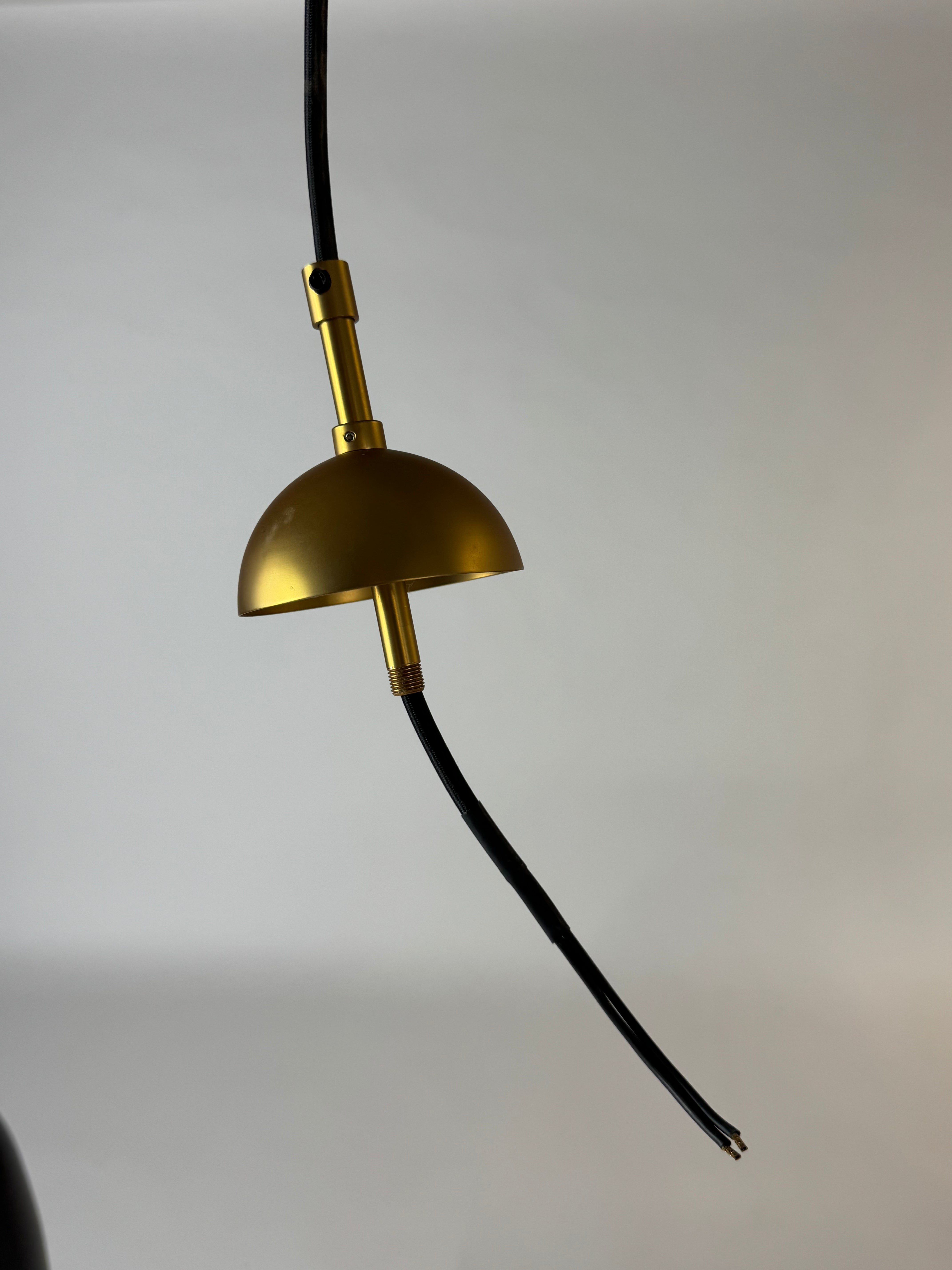 GUBI Gräshoppa Lampe – Sort H 23 cm