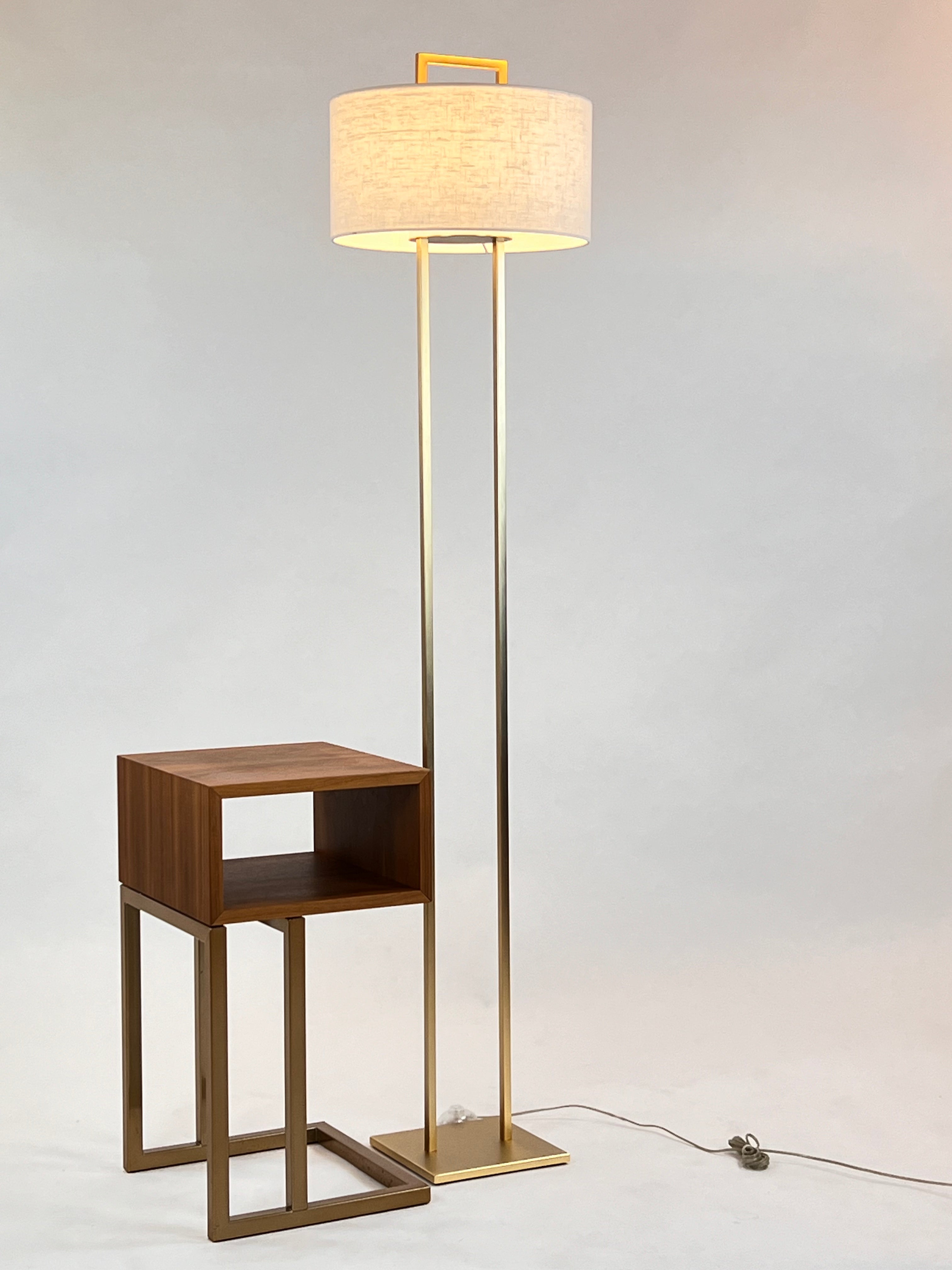 Træ- og metal-sidetable