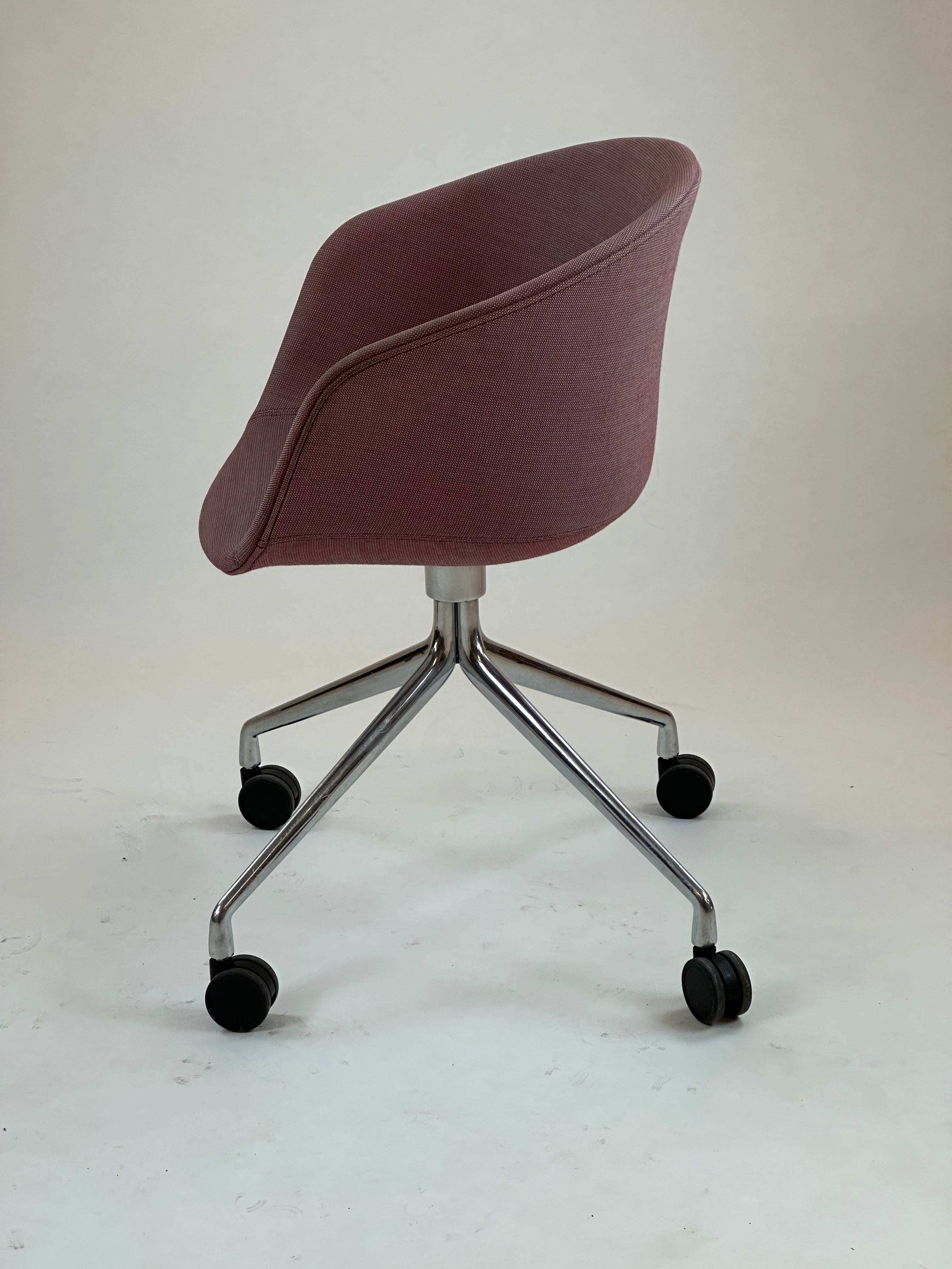 HAY AAC25 stol med hjul – Bordeauxrød
